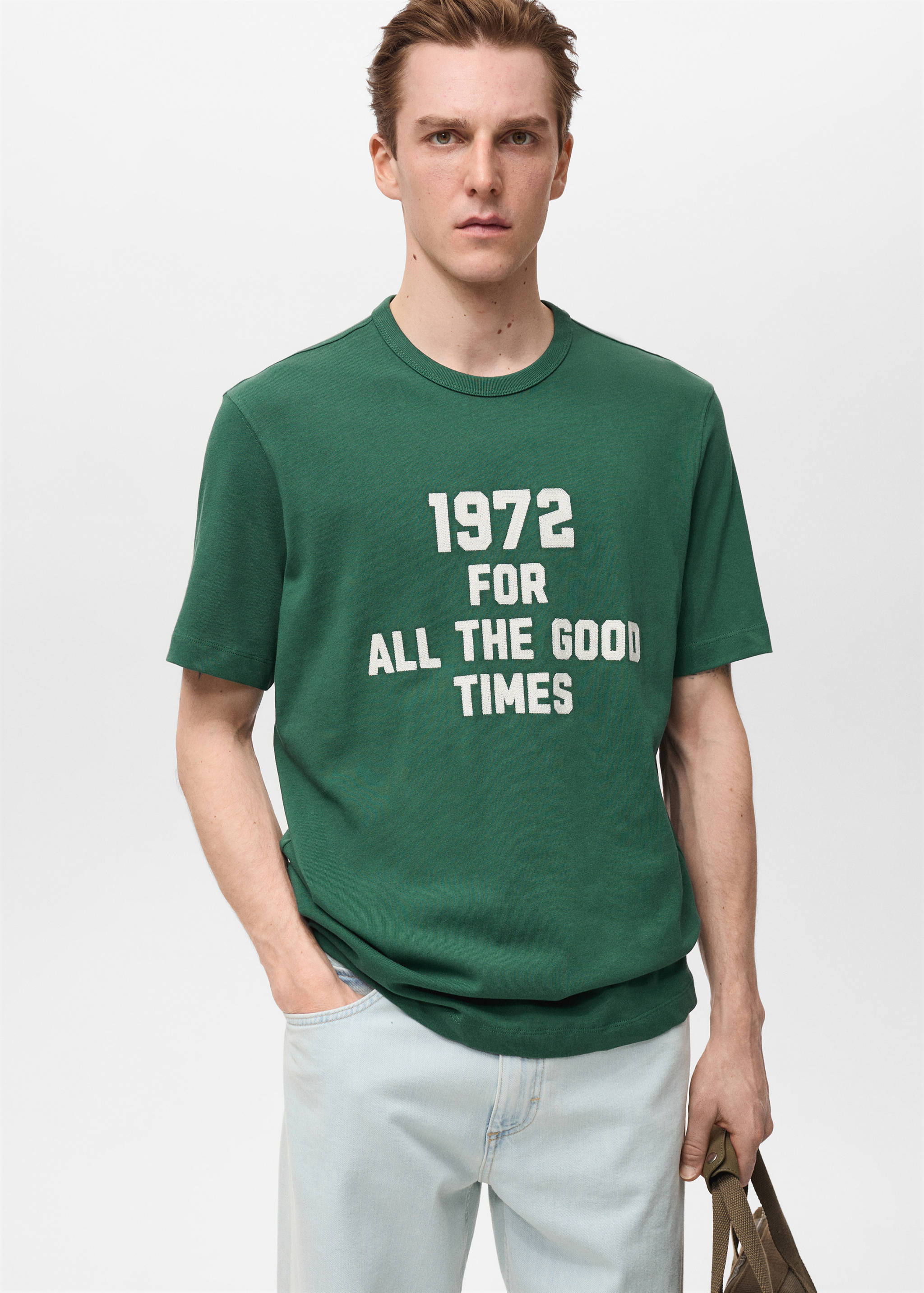 Футболка 100% хлопок с вышивкой - Средний план