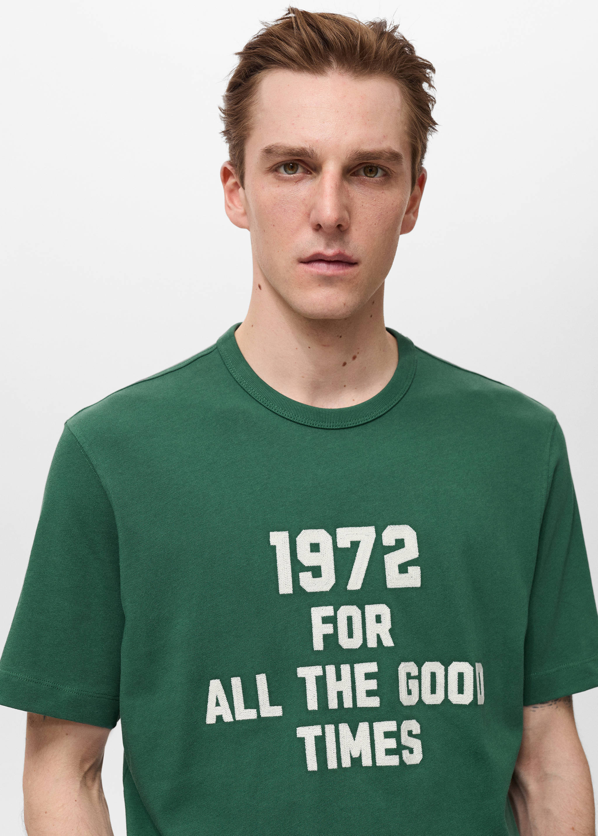 Футболка 100% хлопок с вышивкой - Деталь изделия 1