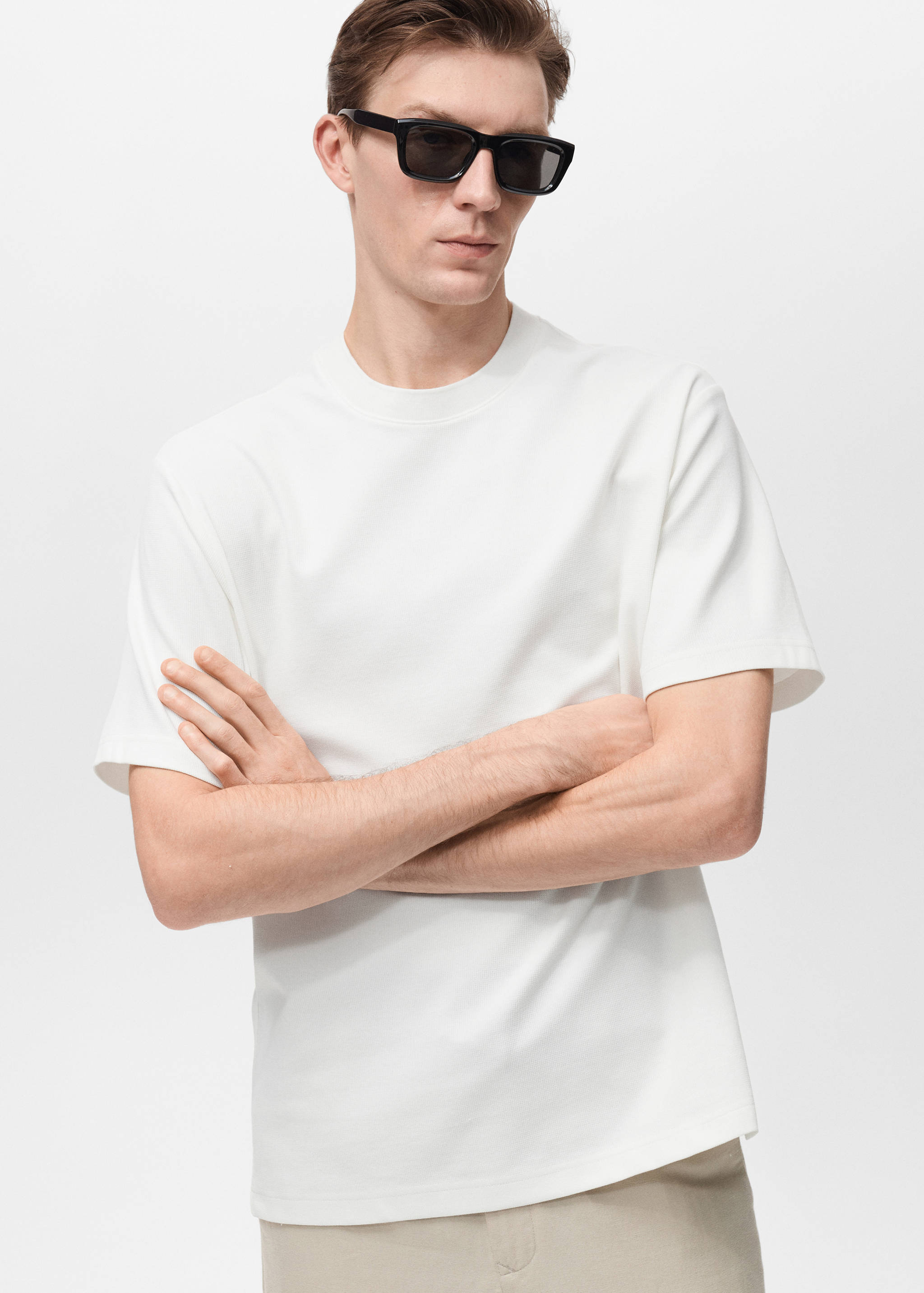 Regular-fit textured t-shirt - Medium plane