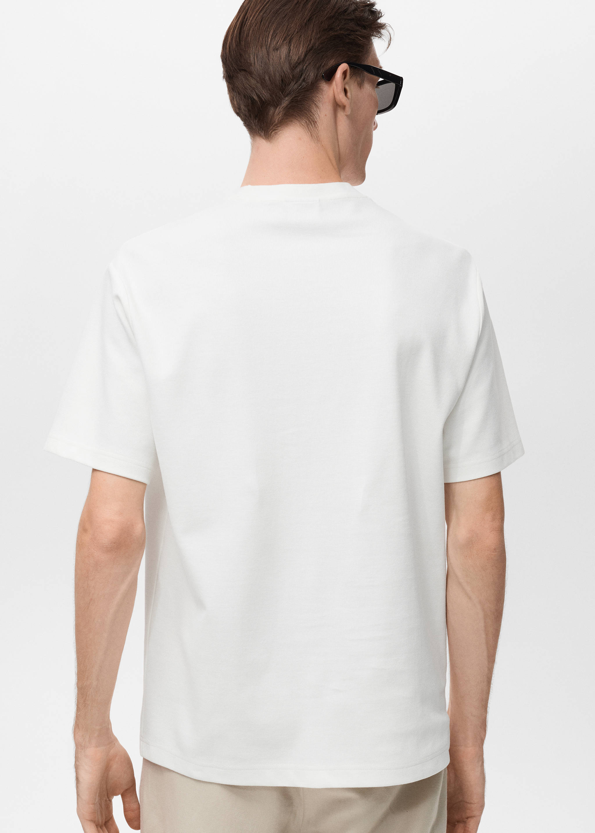 Regular-fit textured t-shirt - Reverse of the article