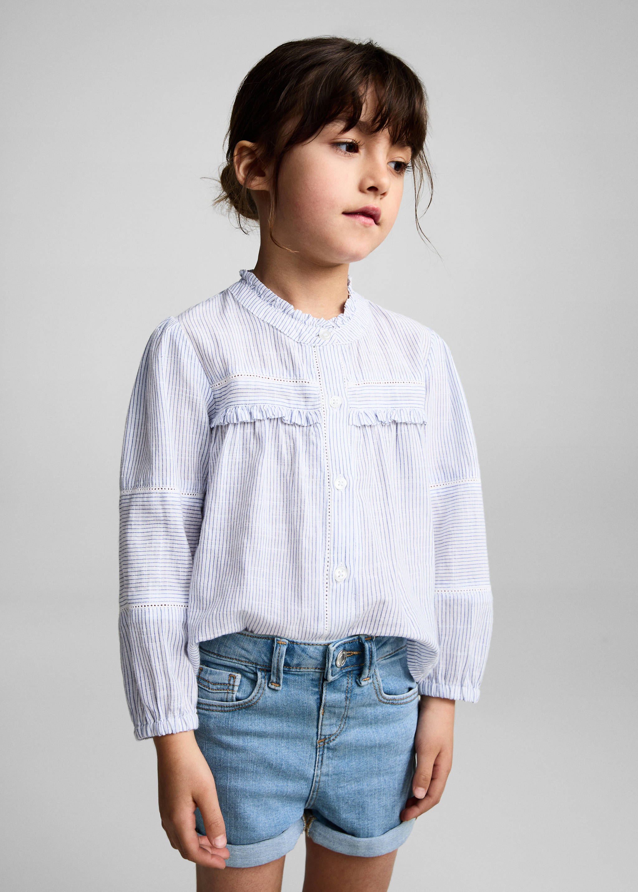 Shorts denim bajo vuelto - Plano medio