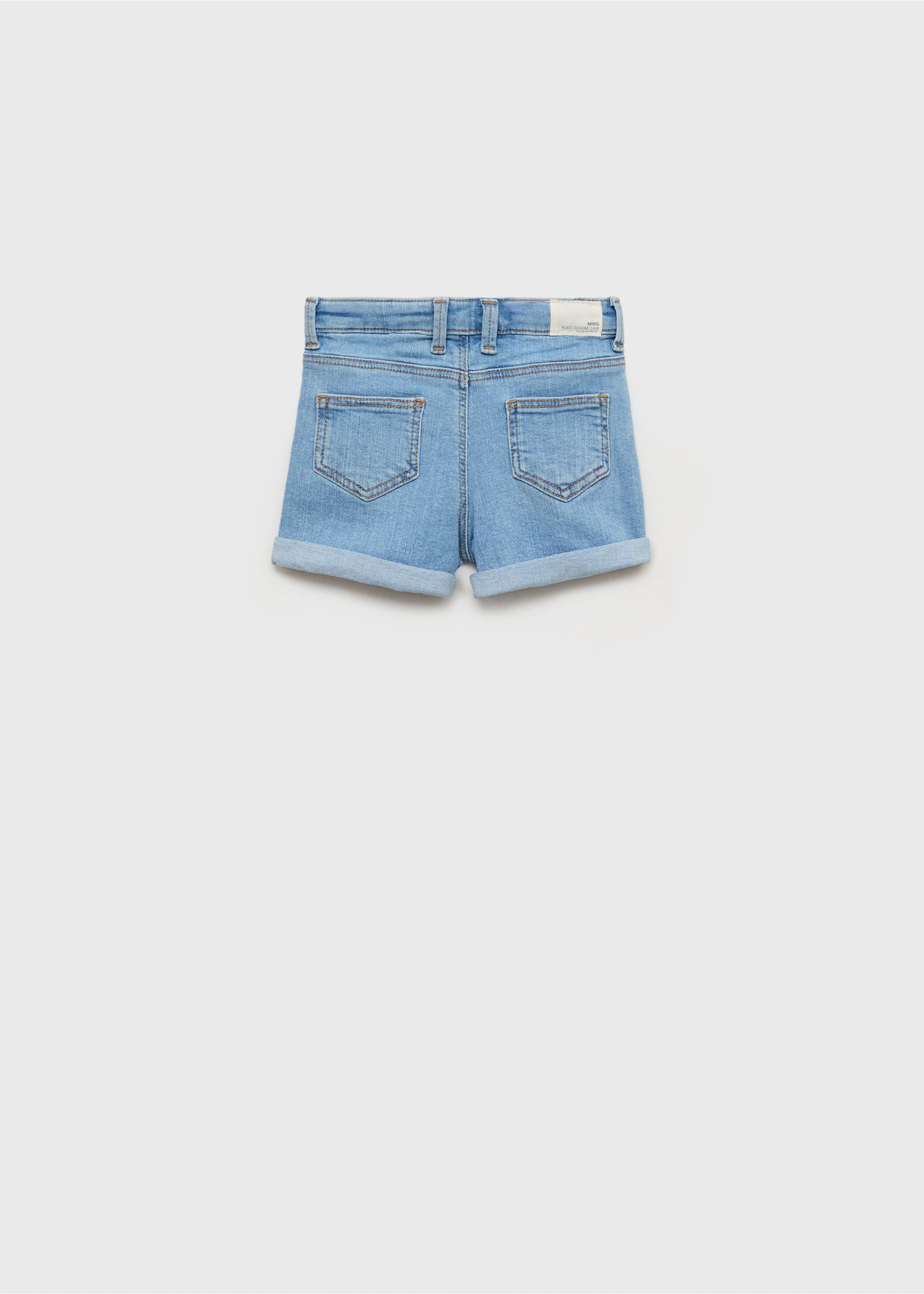 Shorts vaqueros infantiles de color azul claro de espalda con bajos vueltos., Azul medio. Ref: 87005952-00.