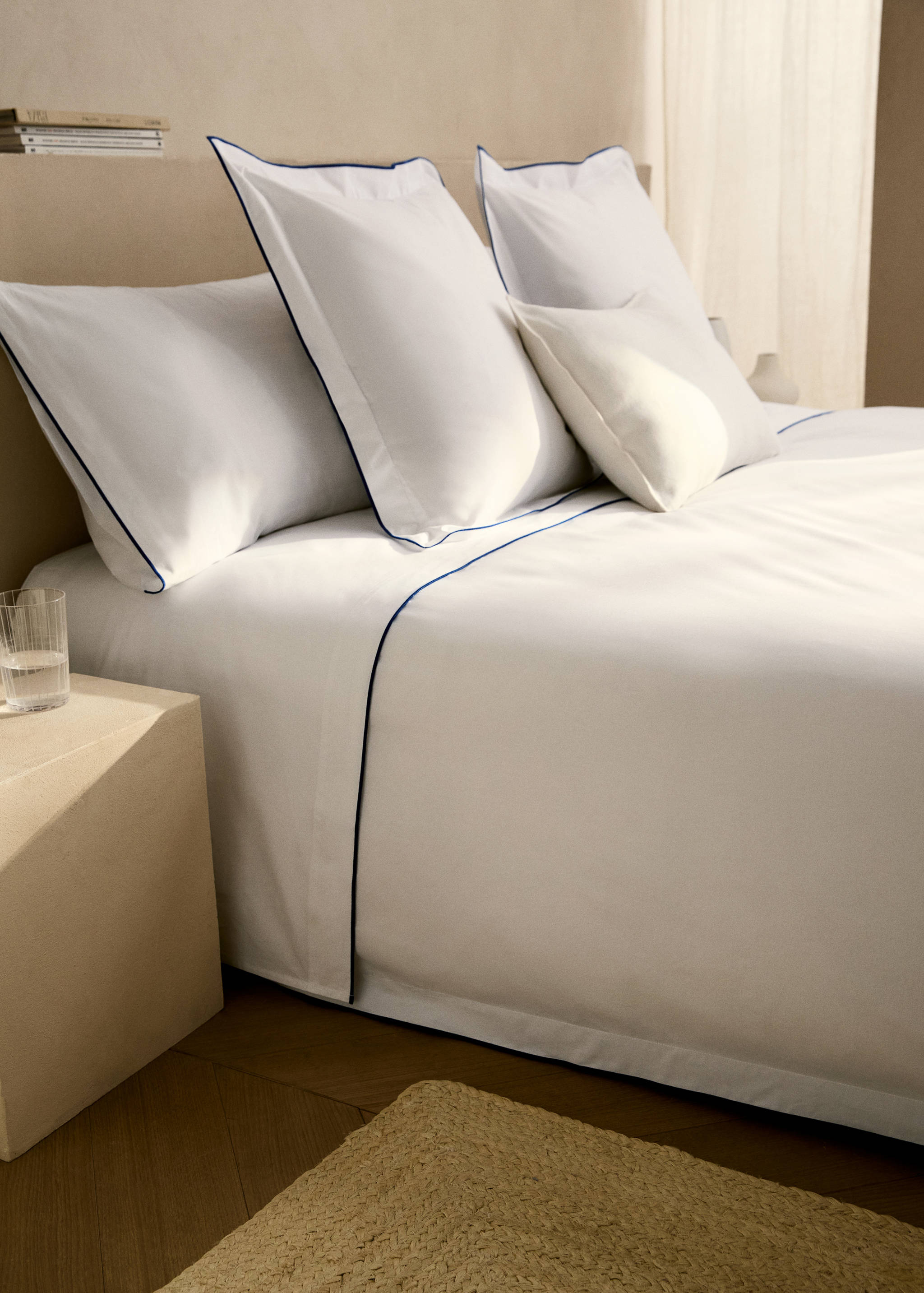 Cotton percale duvet cover with contrasting overlock stitching for 150/160 cm bed - Details of the article 7