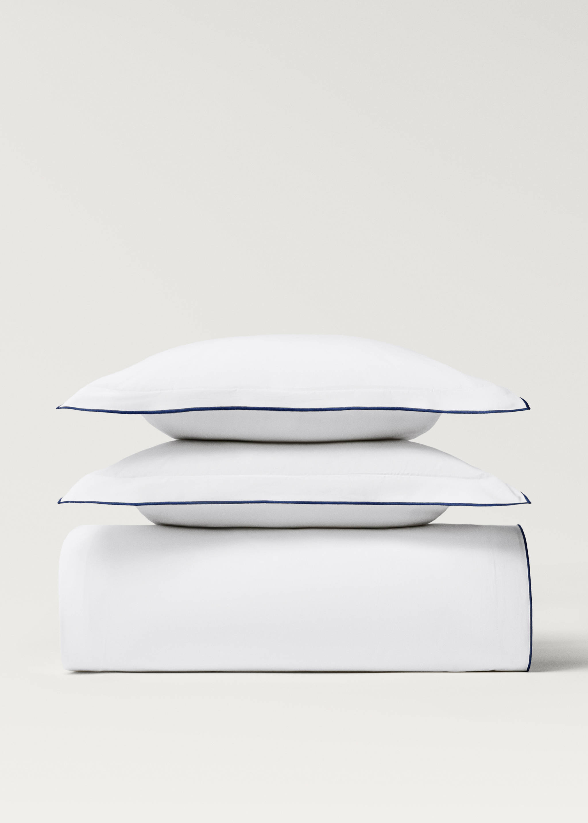 Cotton percale duvet cover with contrasting overlock stitching for 150/160 cm bed - Article without model