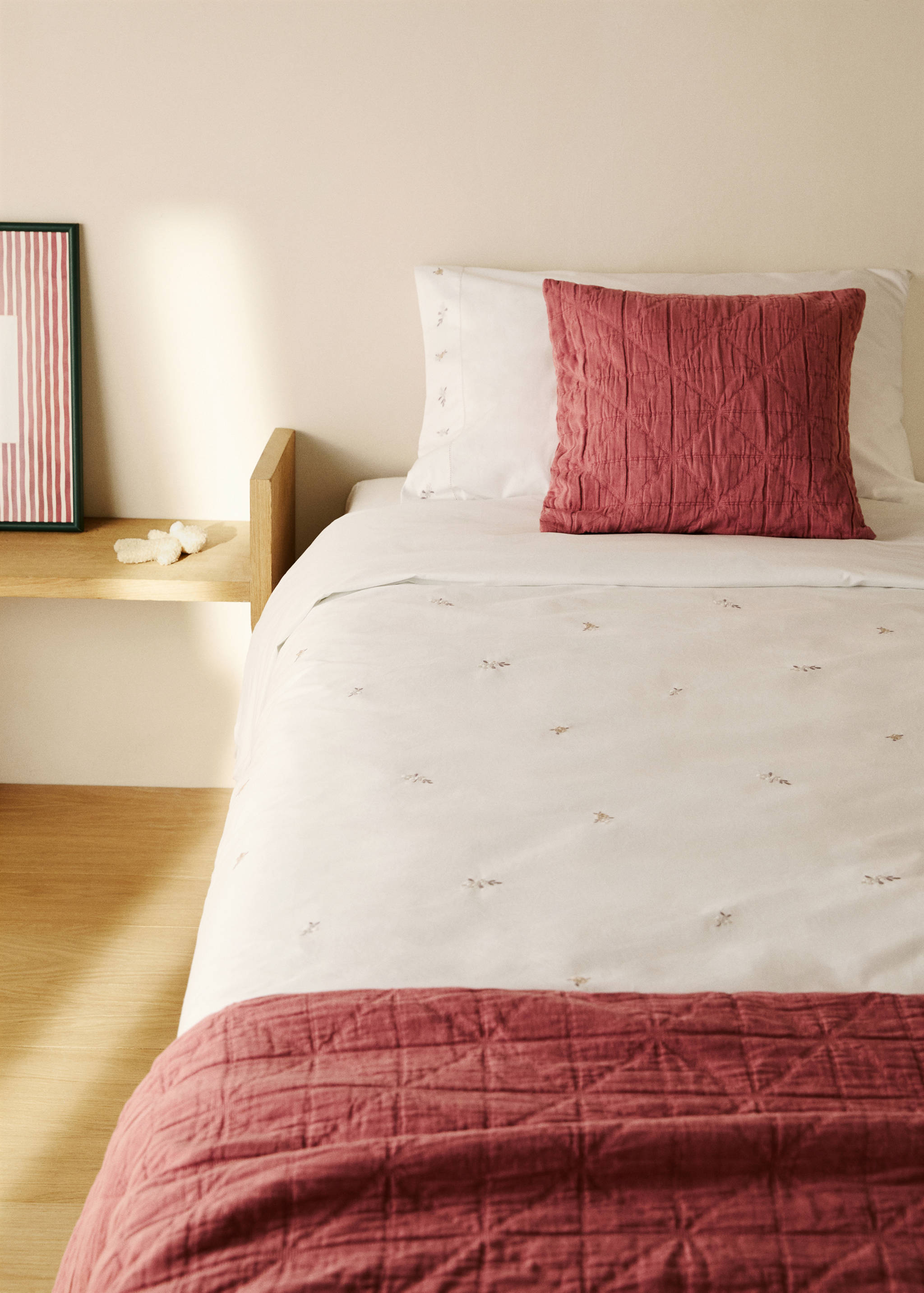 Cotton percale embroidered-flower duvet cover for crib - General plane