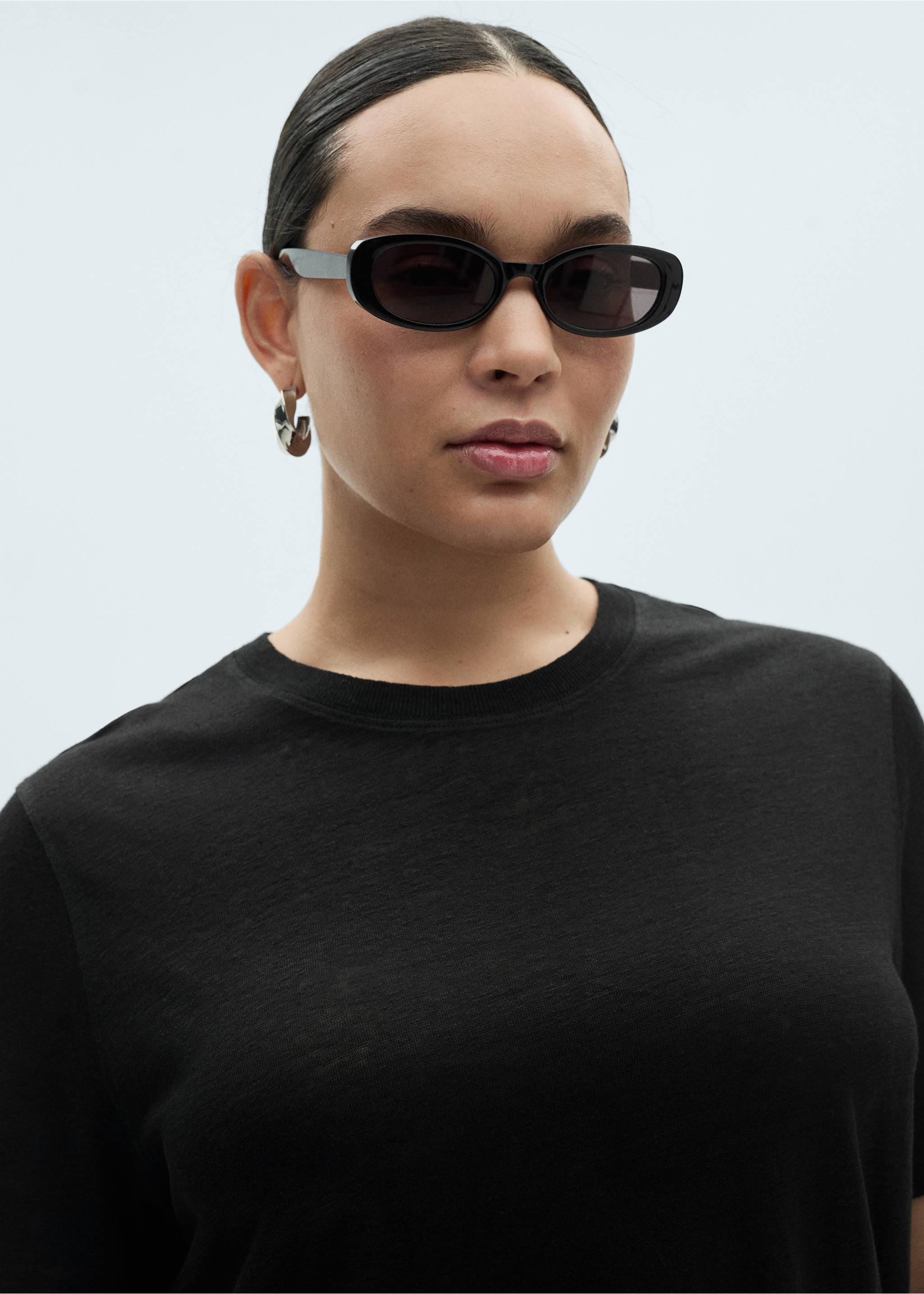 Short-sleeved linen t-shirt - Details of the article 4, Black. Ref: 87006346-00.