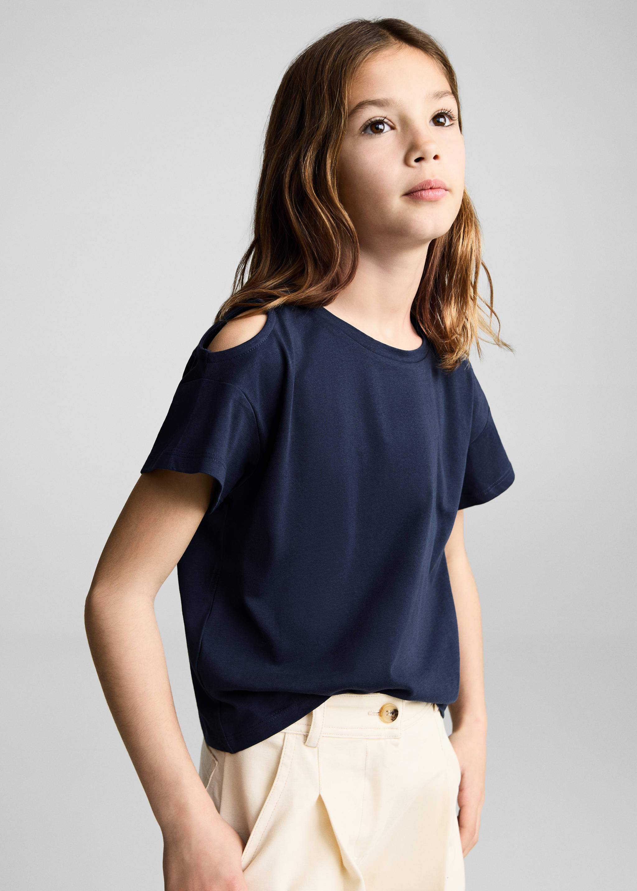 Camiseta cut out - Plano medio