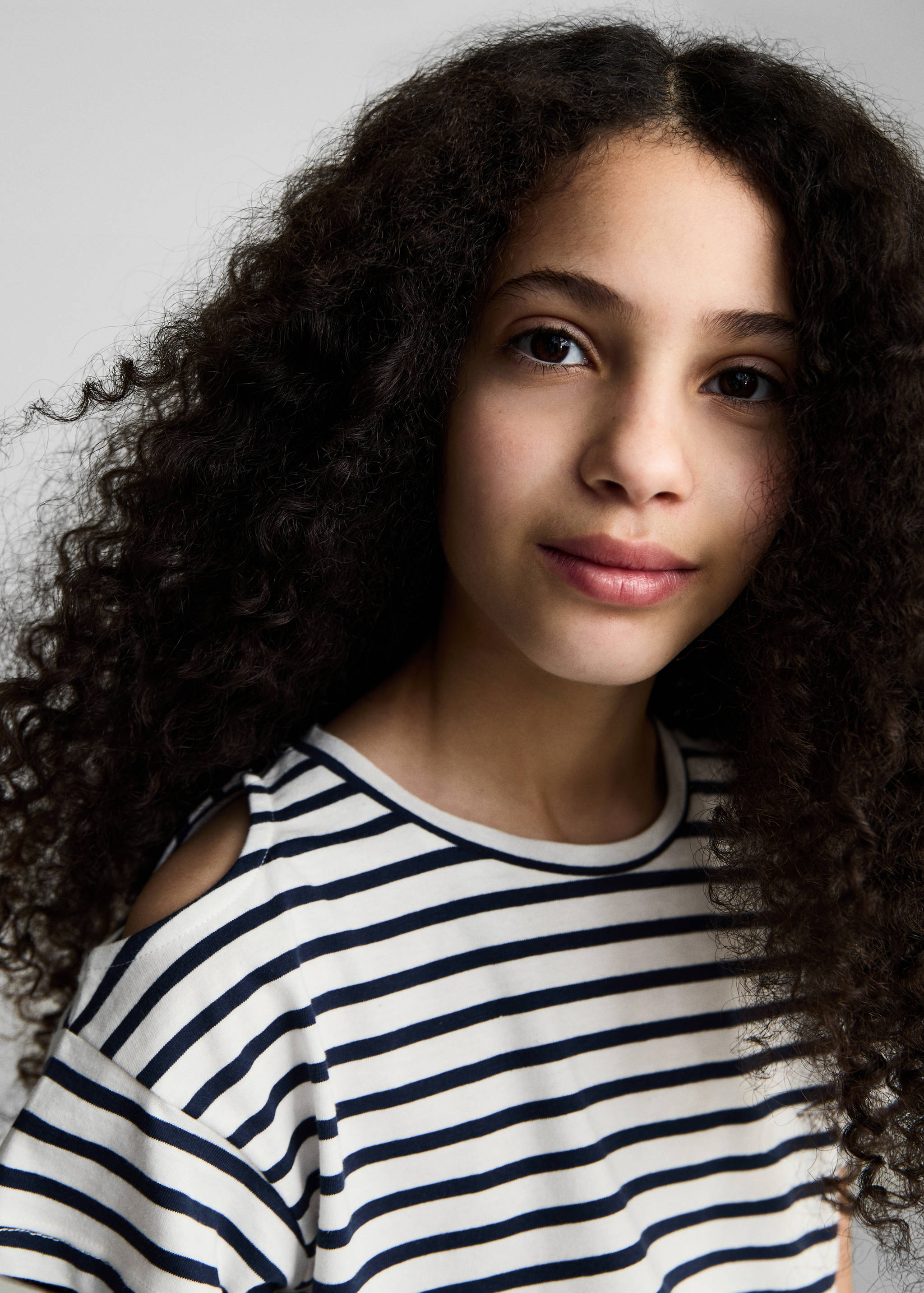 تي شيرت مقصوص مخطط عند الكم - تفاصيل المنتج 1