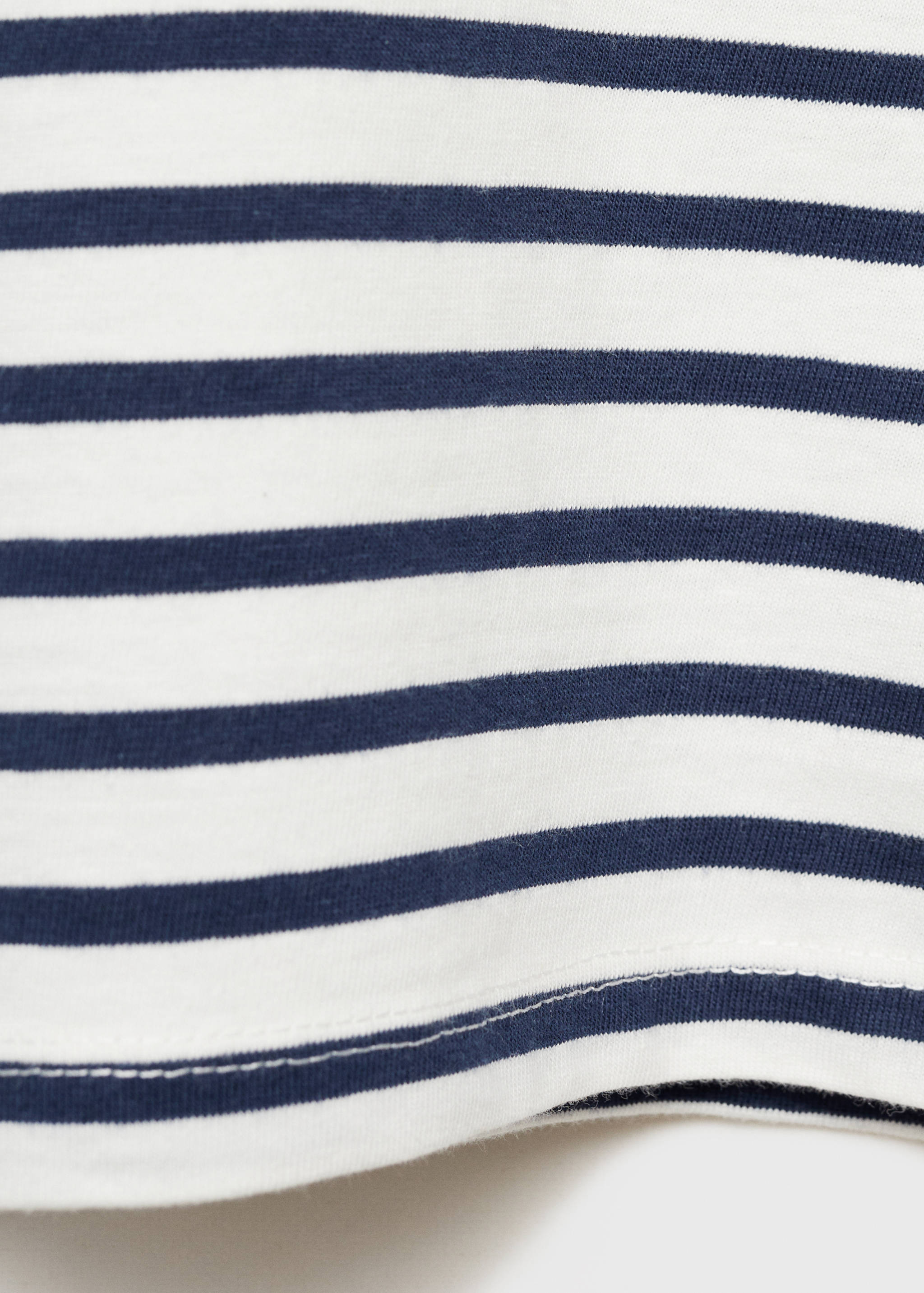 تي شيرت مقصوص مخطط عند الكم - تفاصيل المنتج 8