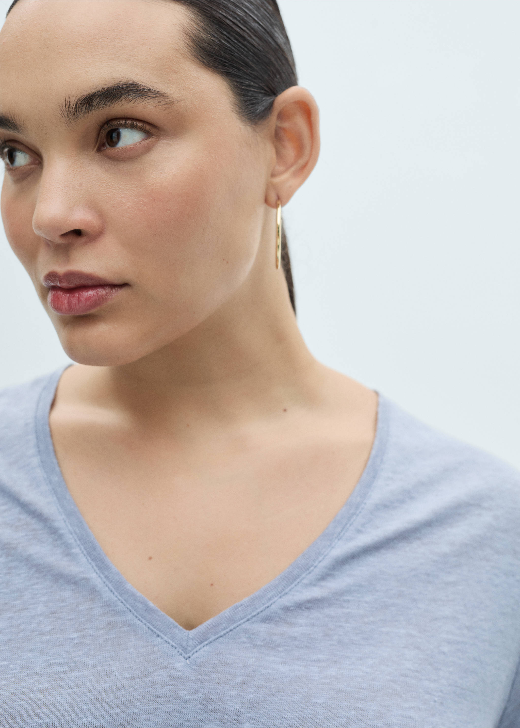 T-shirt lin col V - Détail de l'article 4, Bleu ciel. Ref: 87006367-00.