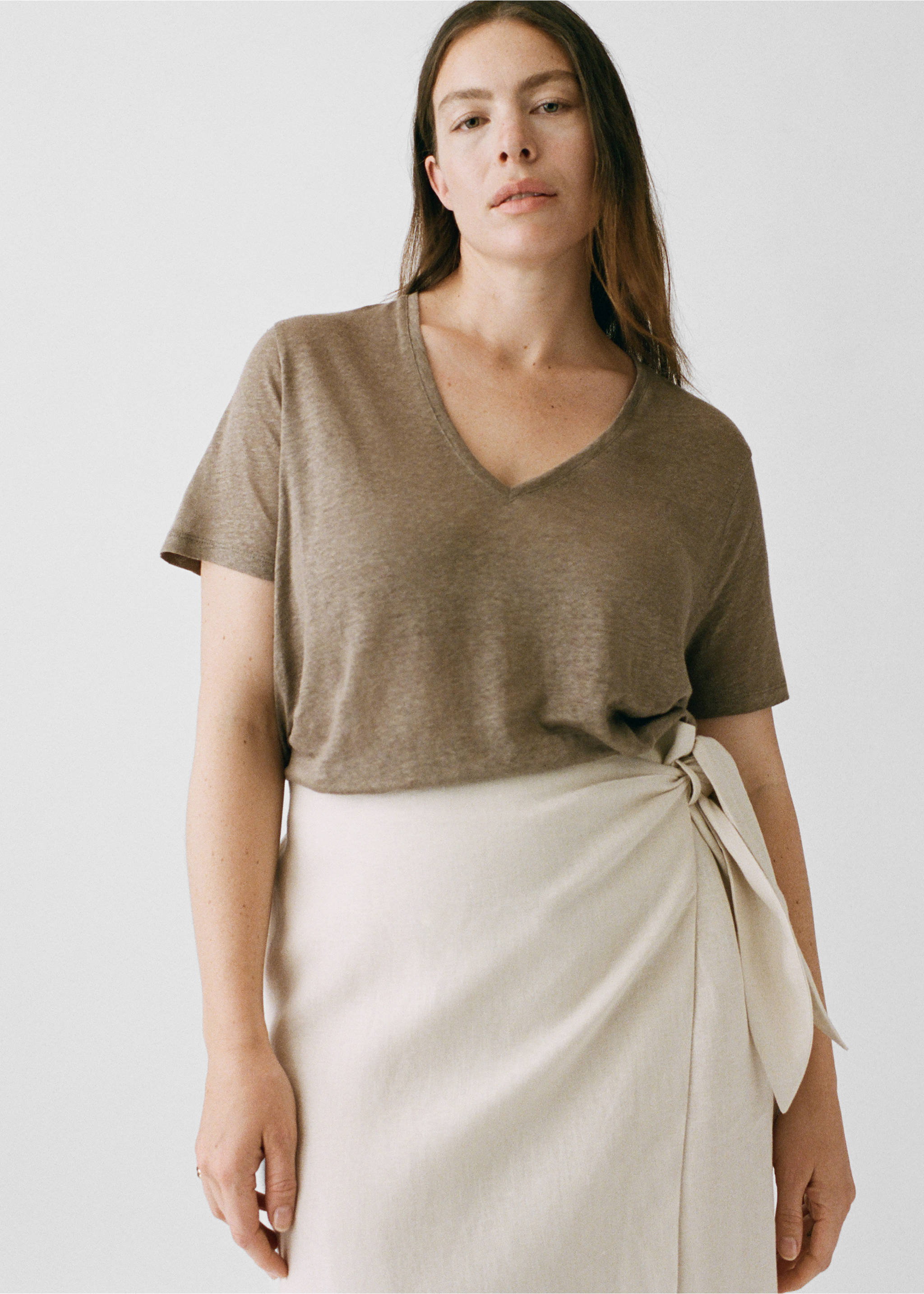 T-shirt lin col V - Détail de l'article 6, Marron clair/pastel. Ref: 87006367-00.