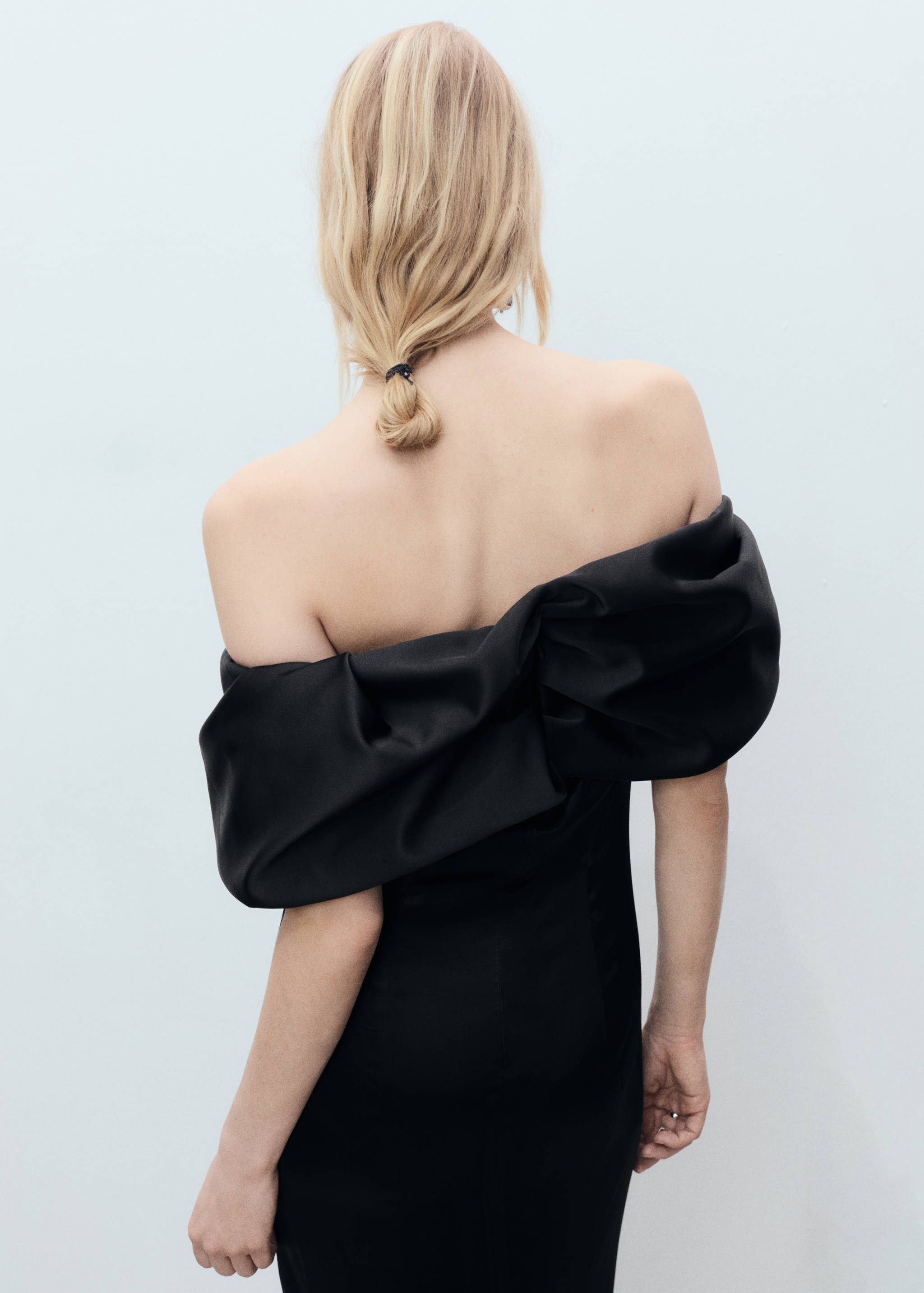 Satijnen off-shoulder jurk met volume - Detail van het artikel 6