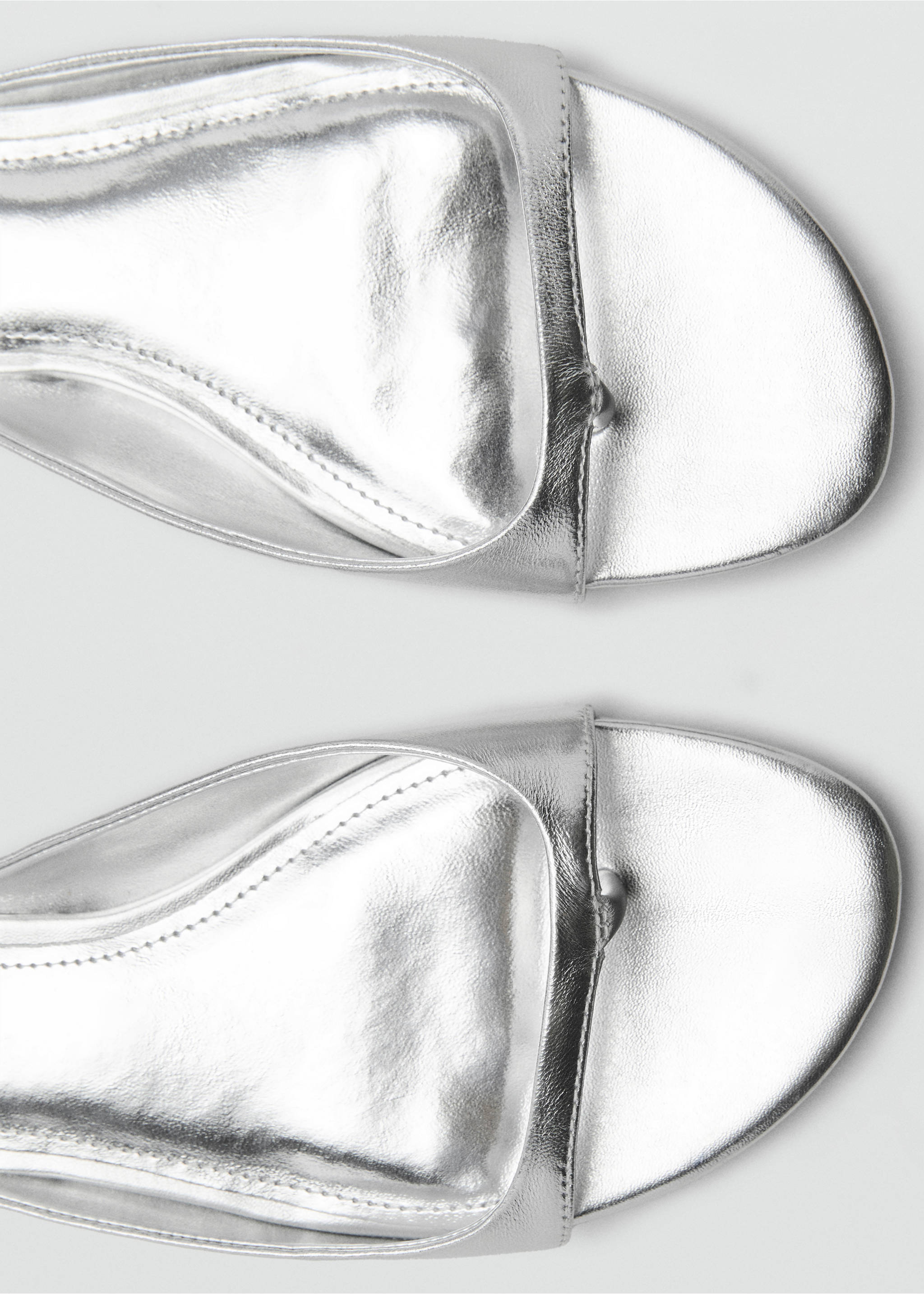 Close-up of metallic silver sandals showing the toe detail., Silver. Ref: 87006713-00.