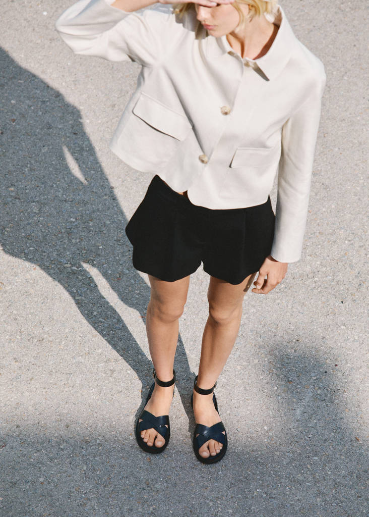 Leather sandals with buckle strap — Black