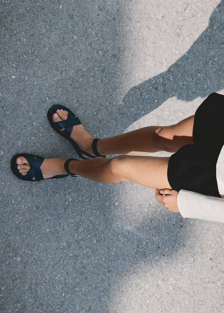 Leather sandals with buckle strap — Black