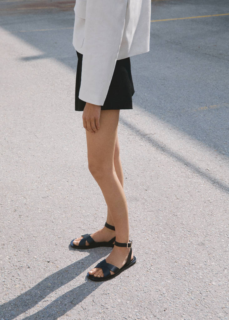 Leather sandals with buckle strap — Black