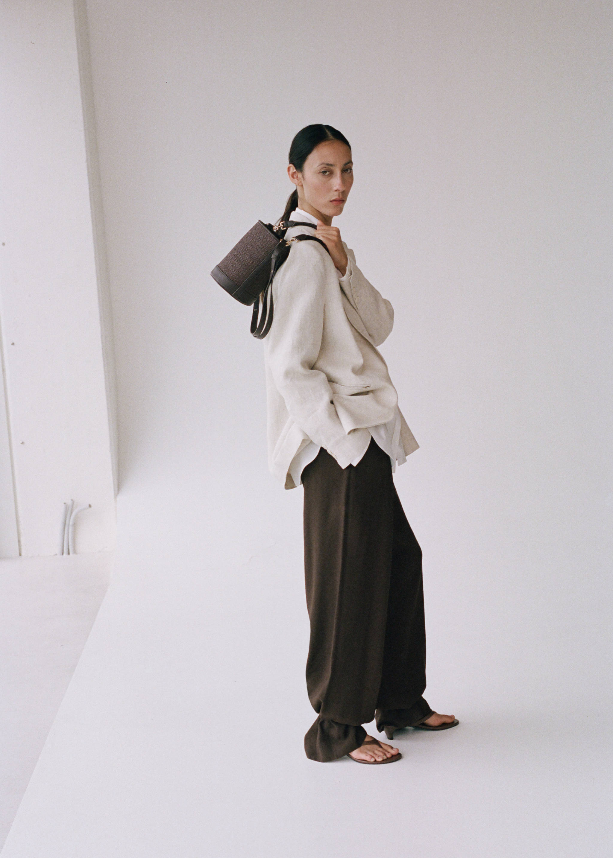 Small raffia bucket bag - General plane