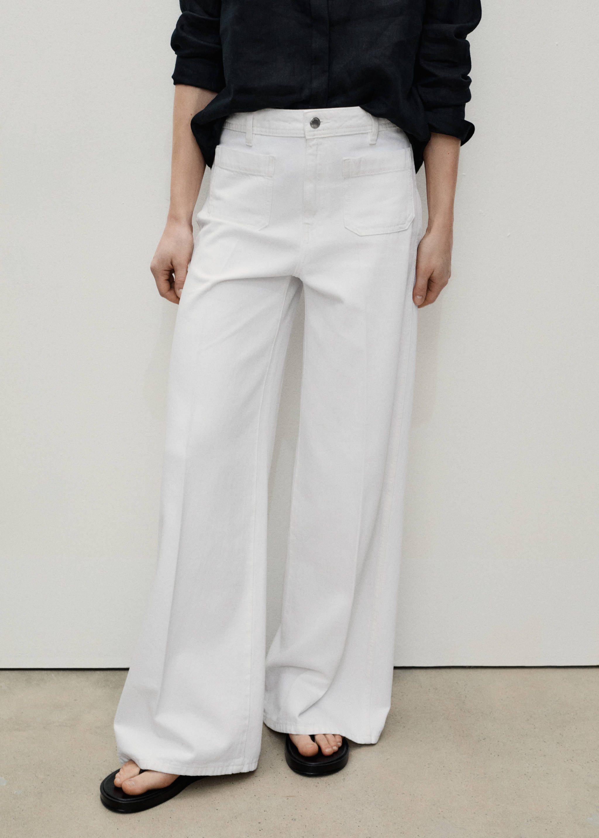 Calças de ganga wideleg com bolsos - Plano médio