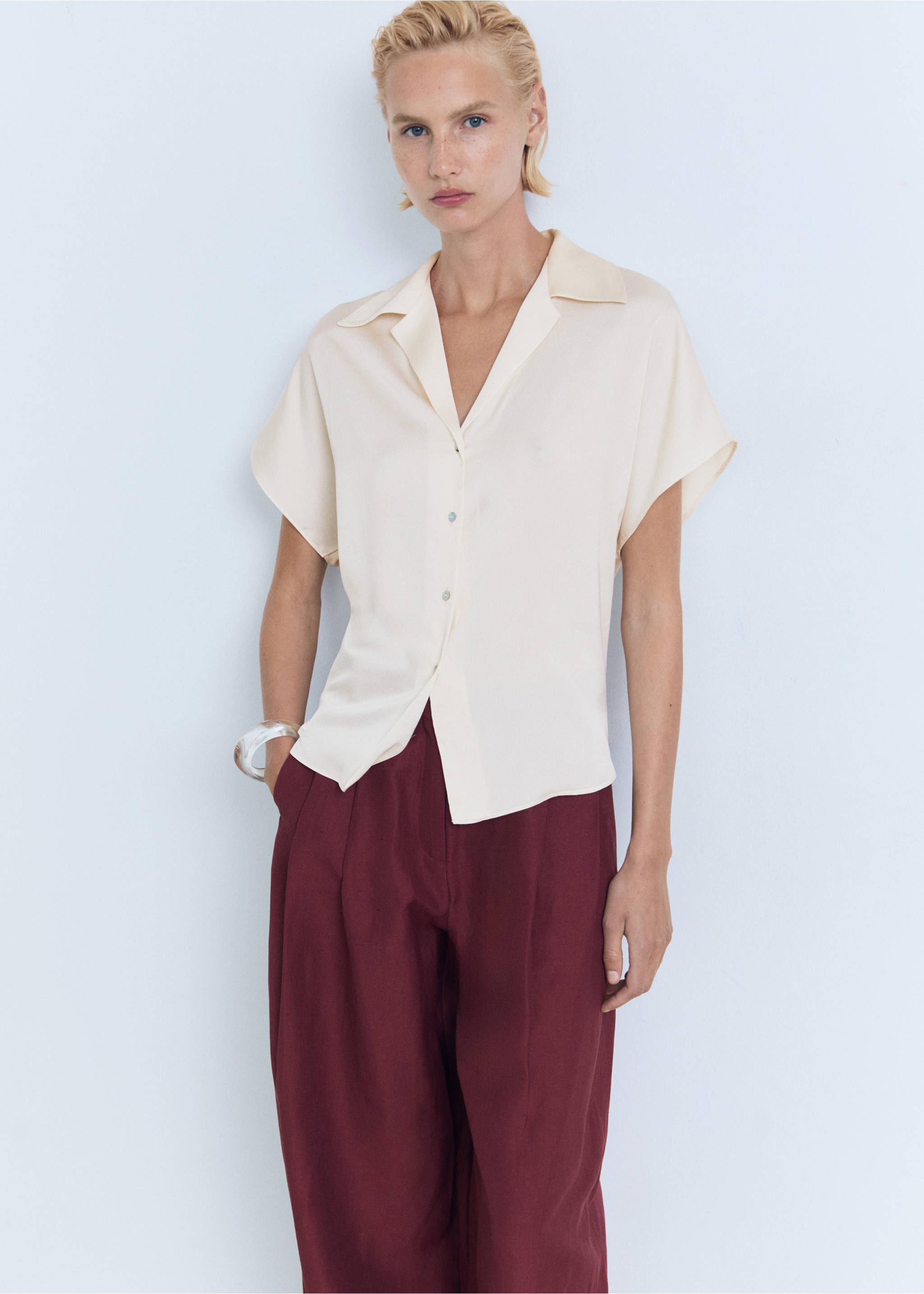 Short-sleeved satin shirt - Medium plane, Off White. Ref: 87007185-00.