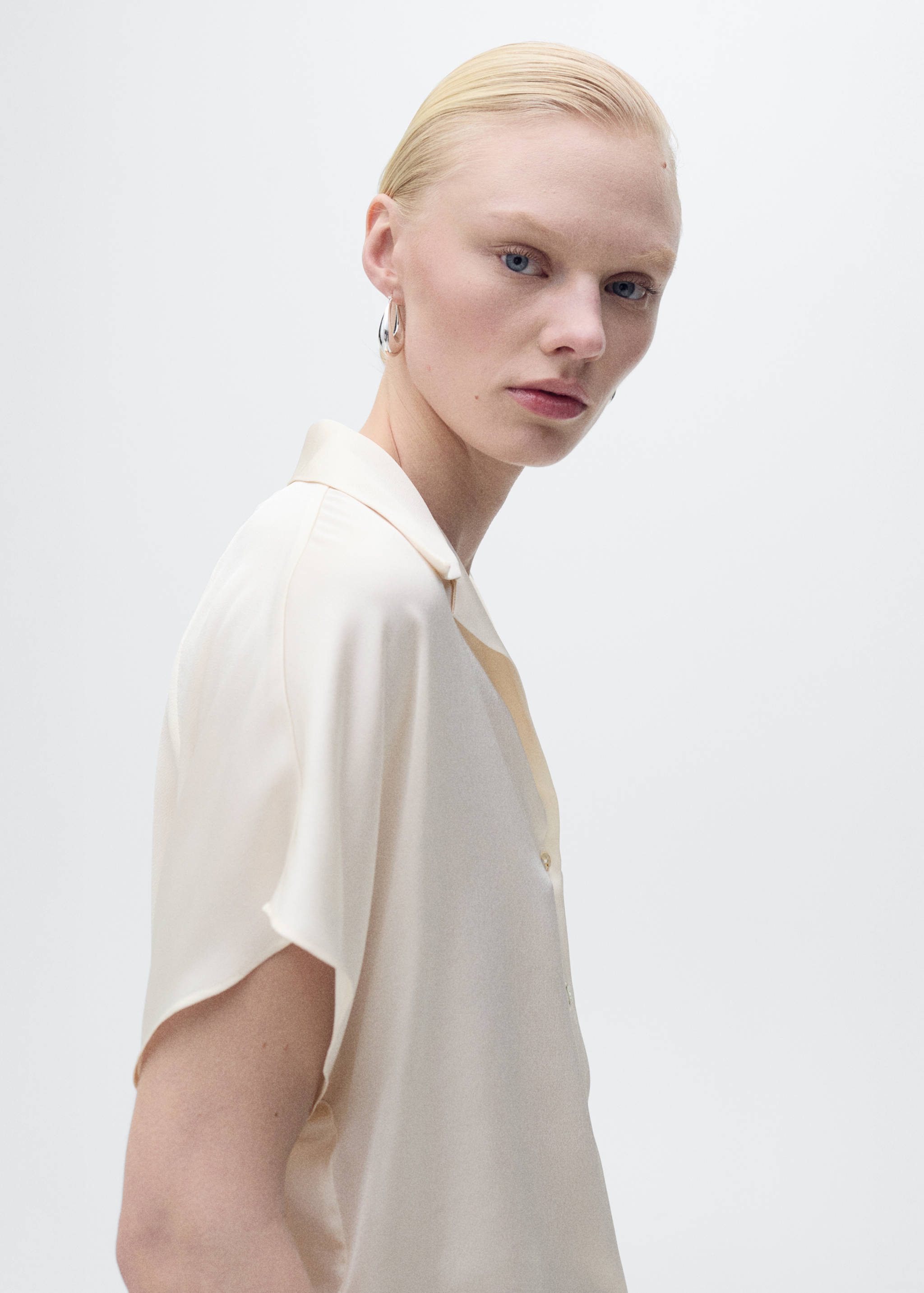 Short-sleeved satin shirt - Details of the article 6