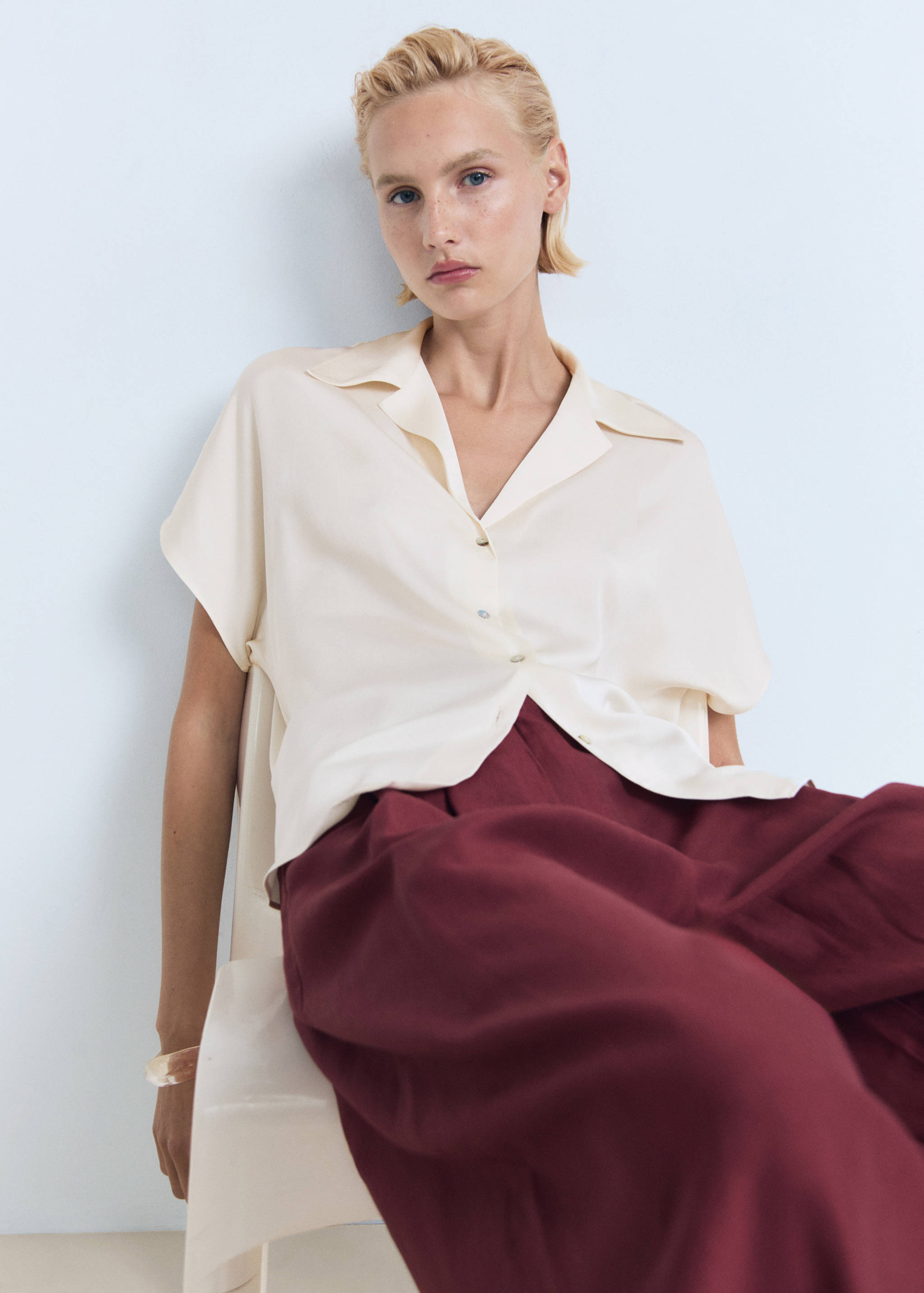 Short-sleeved satin shirt - Details of the article 2