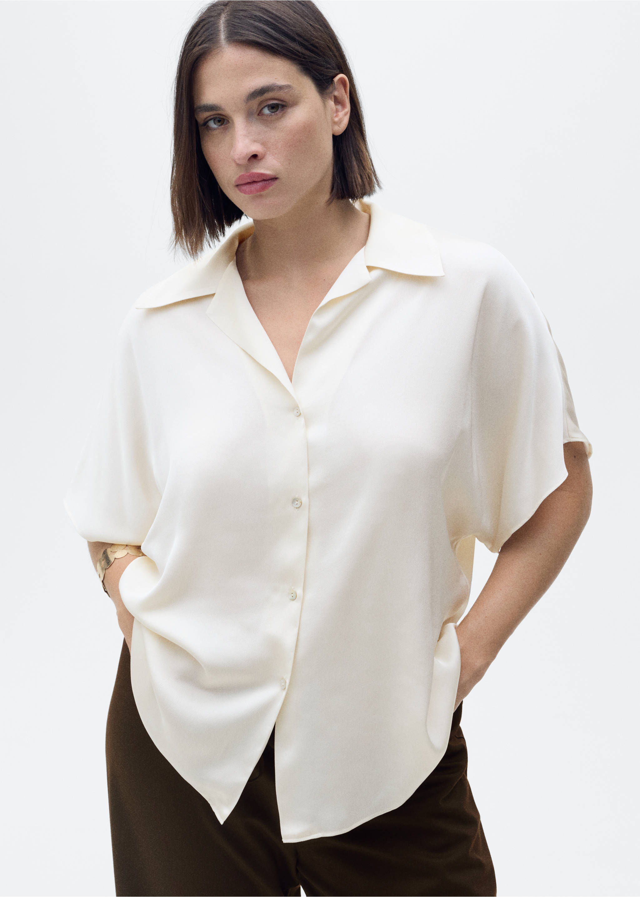 Short-sleeved satin shirt - Details of the article 5, Off White. Ref: 87007185-00.