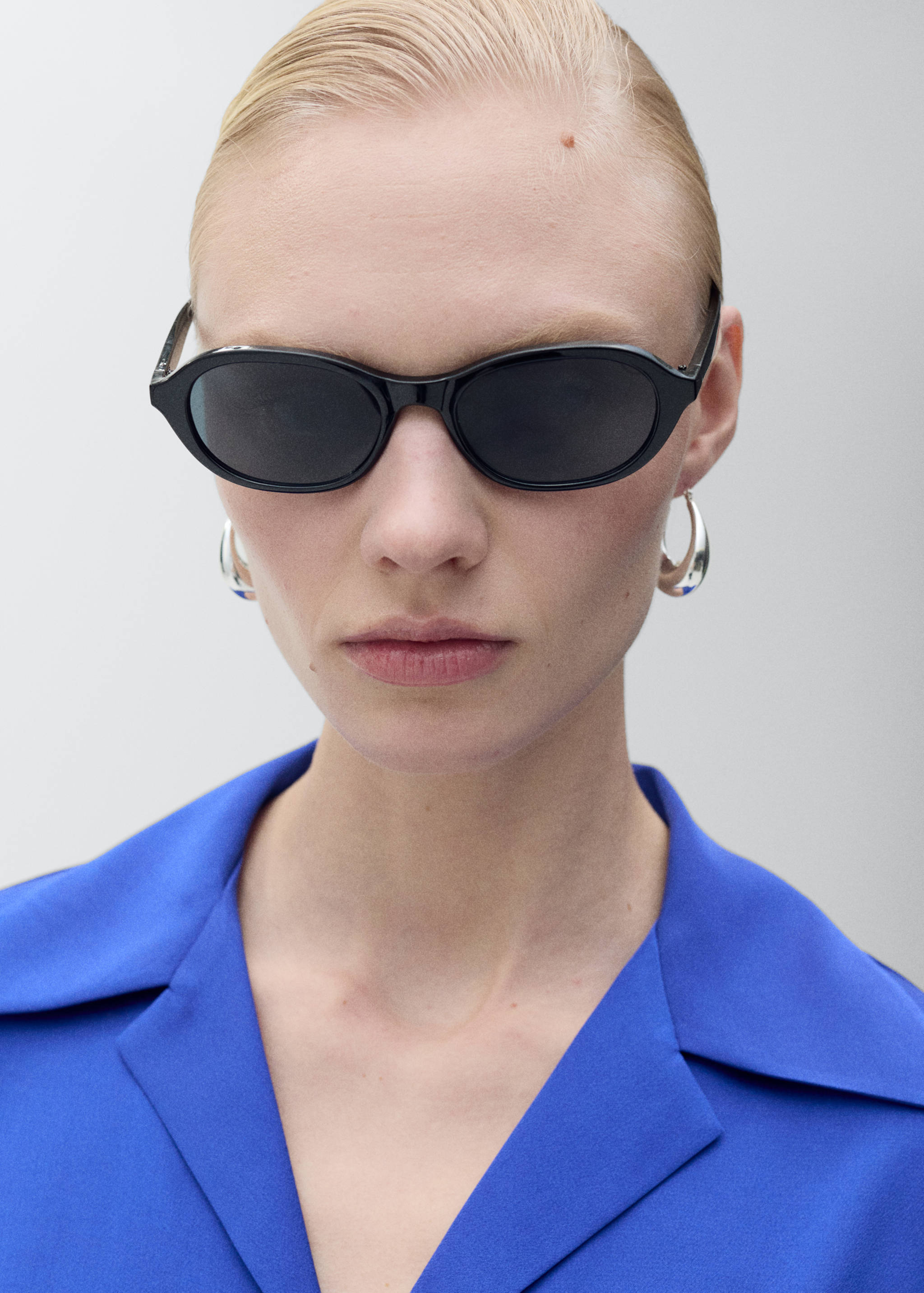 Short-sleeved satin shirt - Details of the article 1