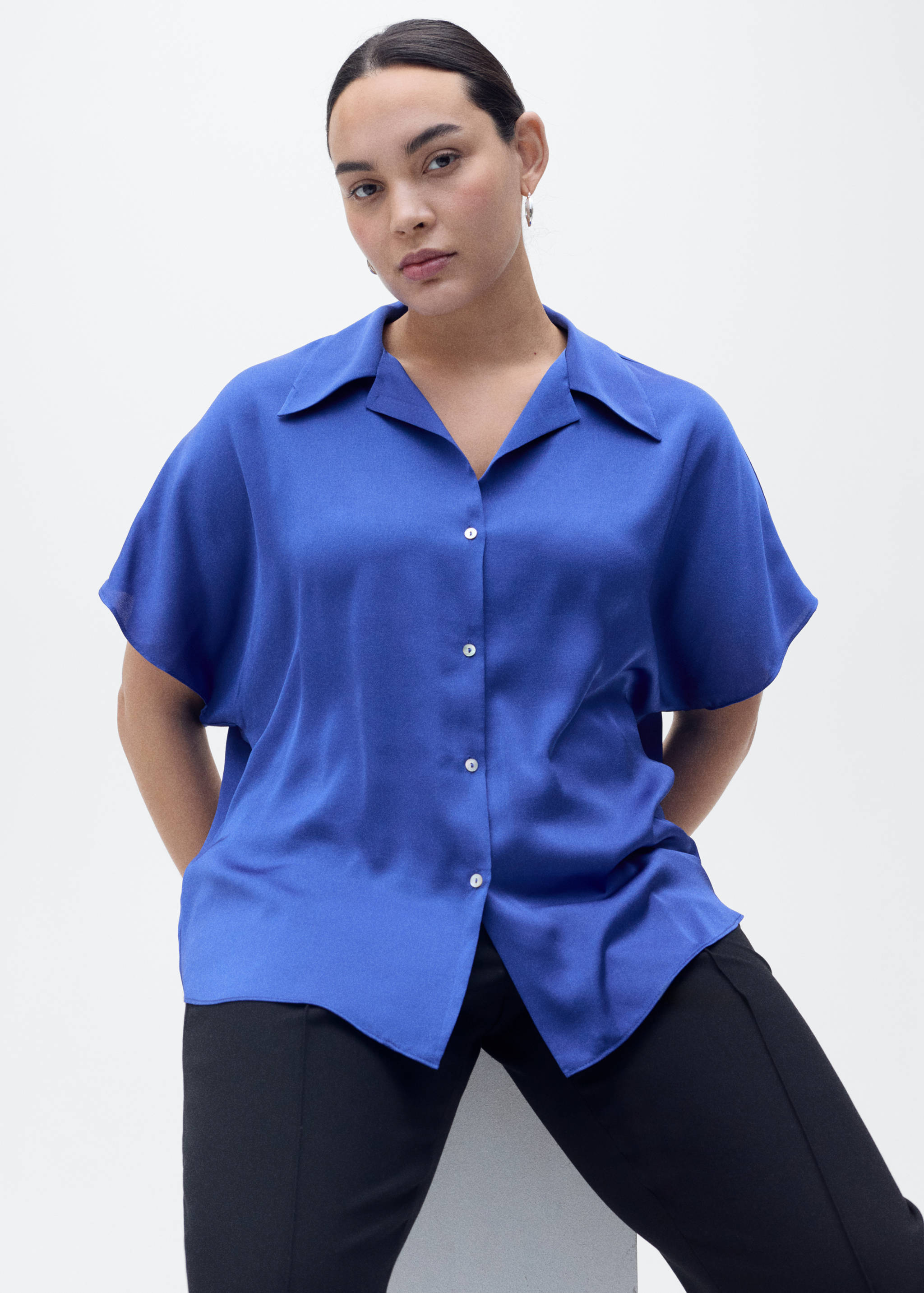 Short-sleeved satin shirt - Details of the article 5