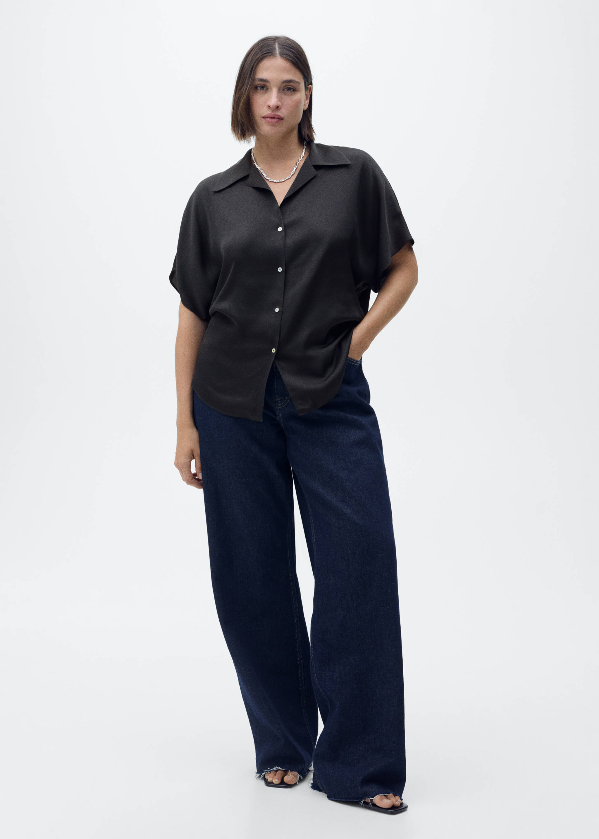 Short-sleeved satin shirt - Details of the article 3