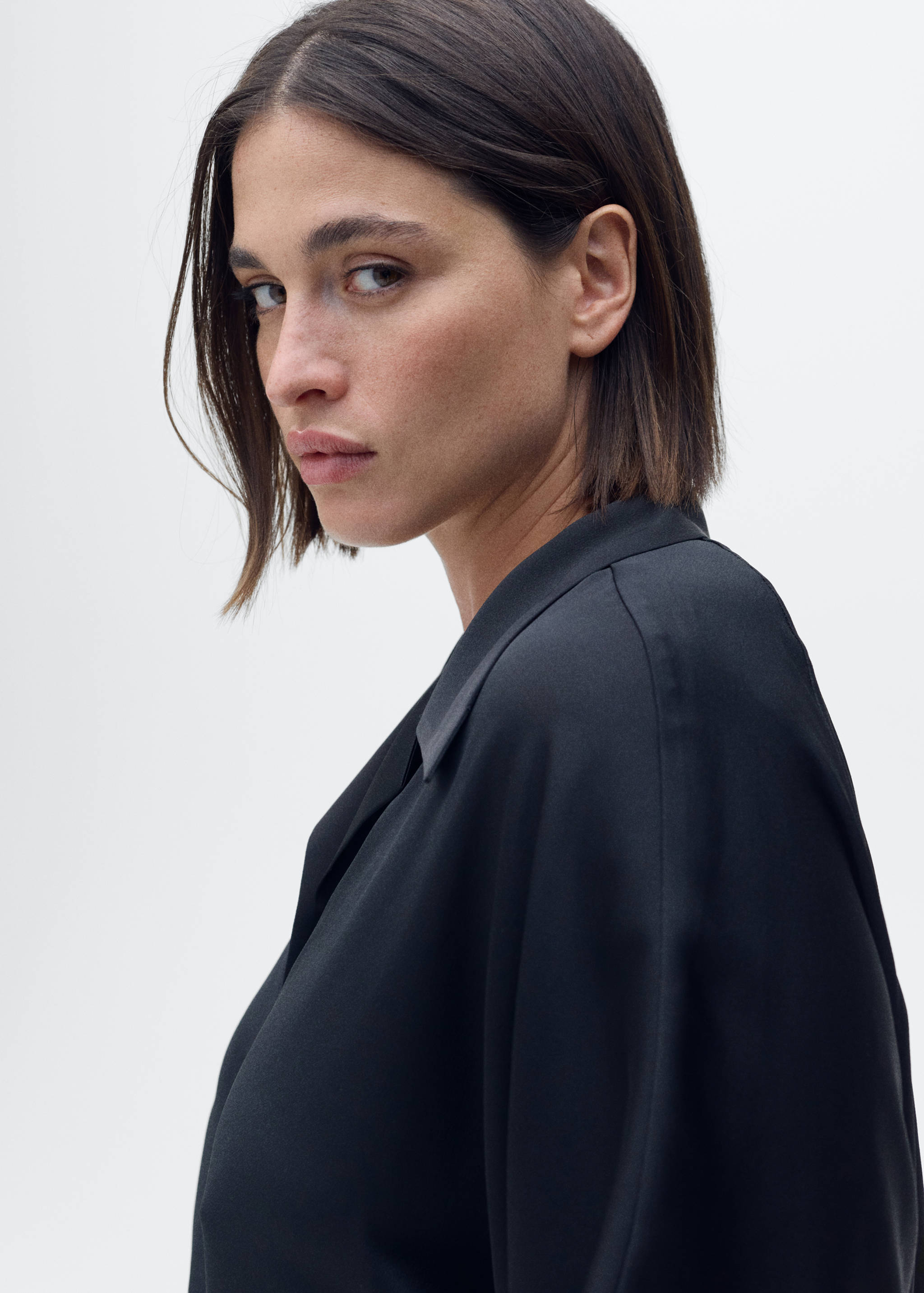 Short-sleeved satin shirt - Details of the article 4