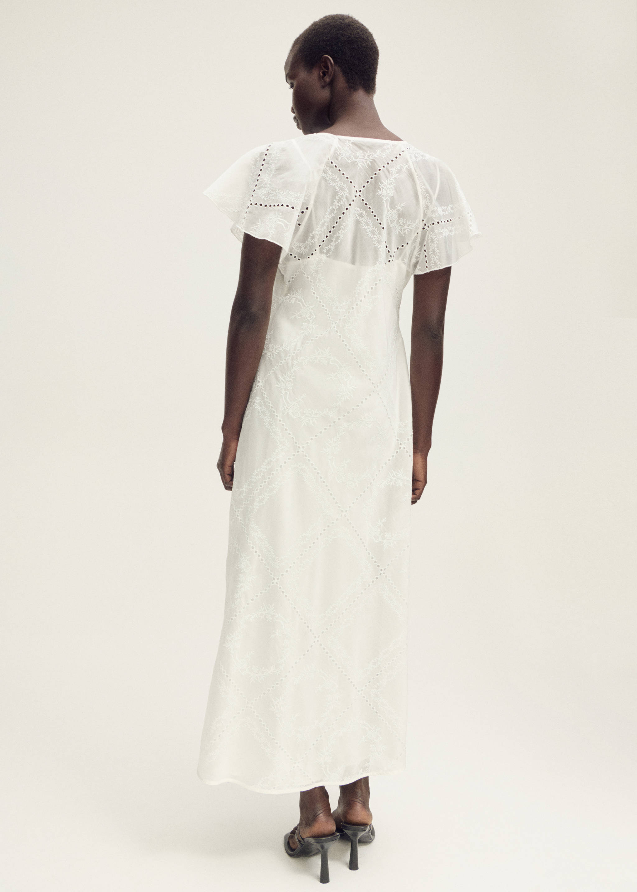 Robe brodée détails ajourés - Verso de l’article