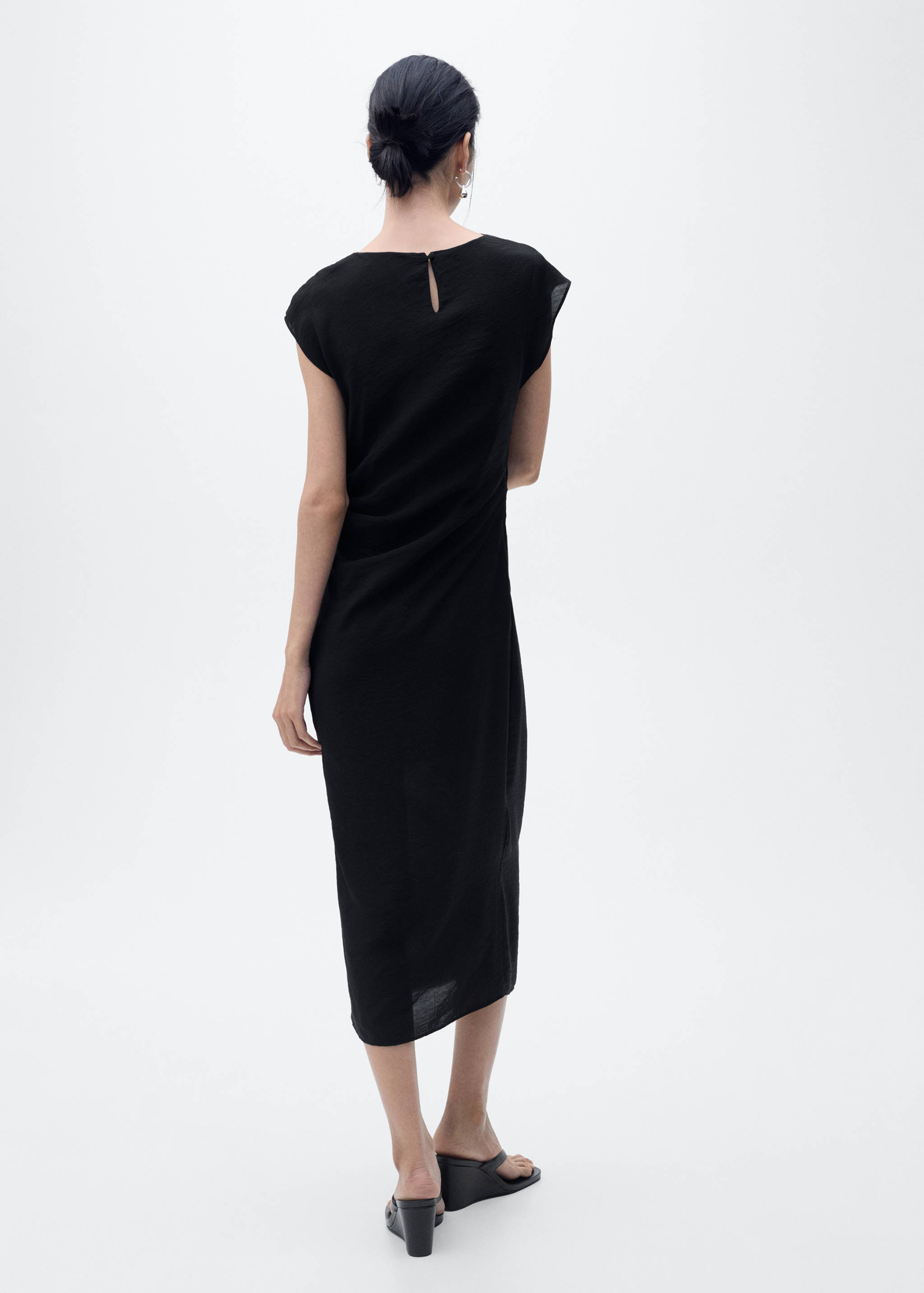 Прямое платье с драпировкой - Обратная сторона изделия