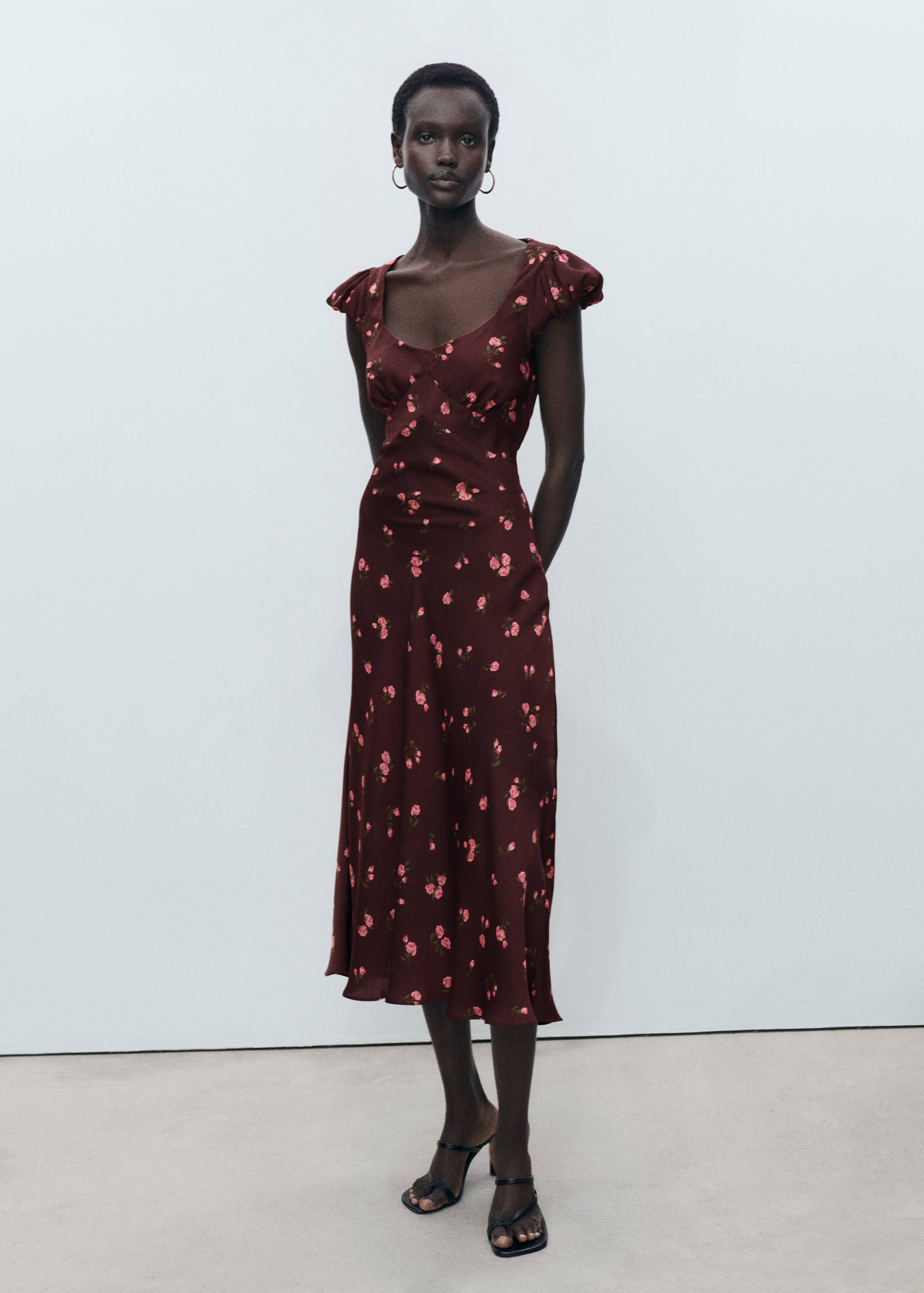 Robe mi-longue à fleurs manches courtes - Plan général