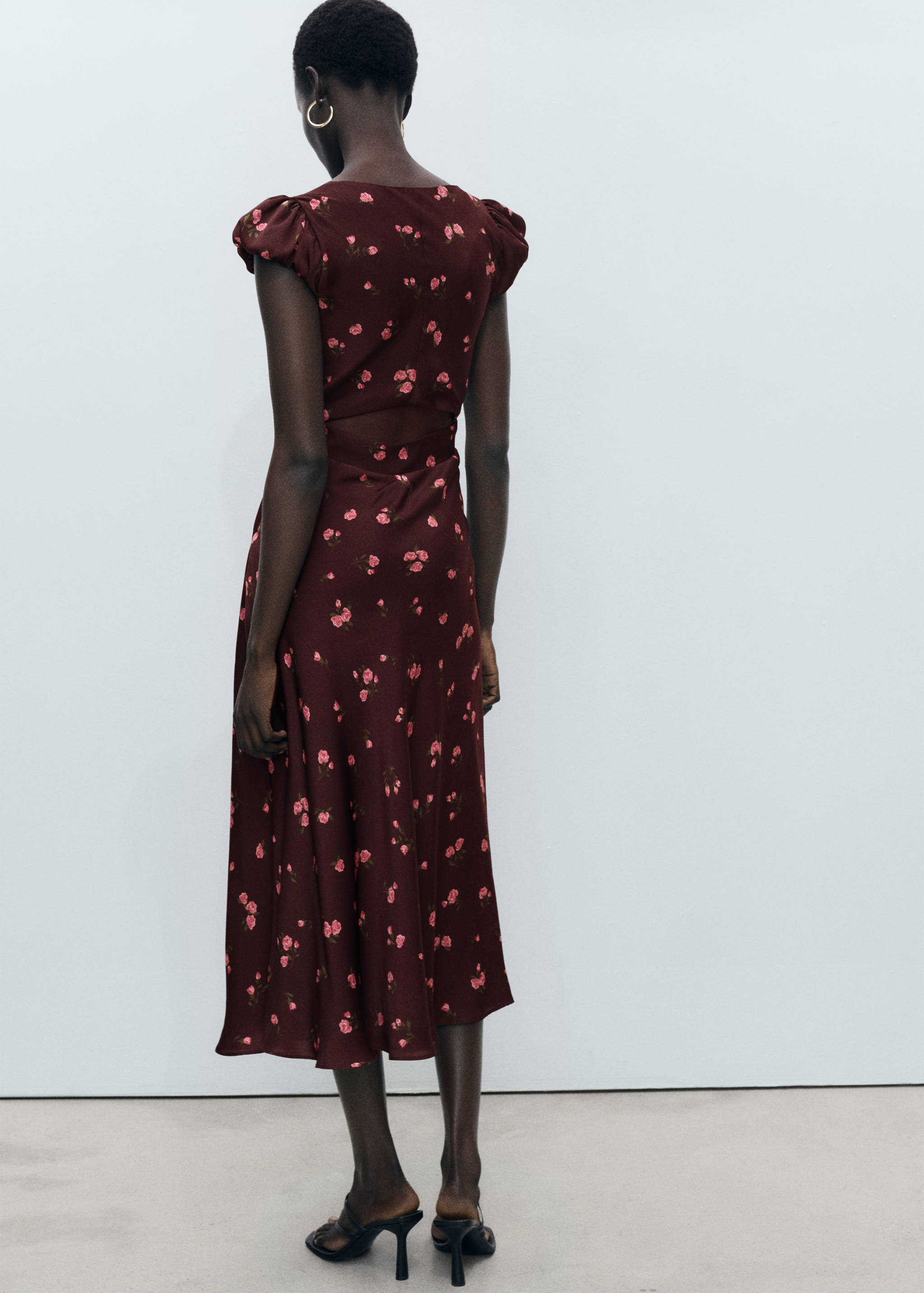 Robe mi-longue à fleurs manches courtes - Verso de l’article