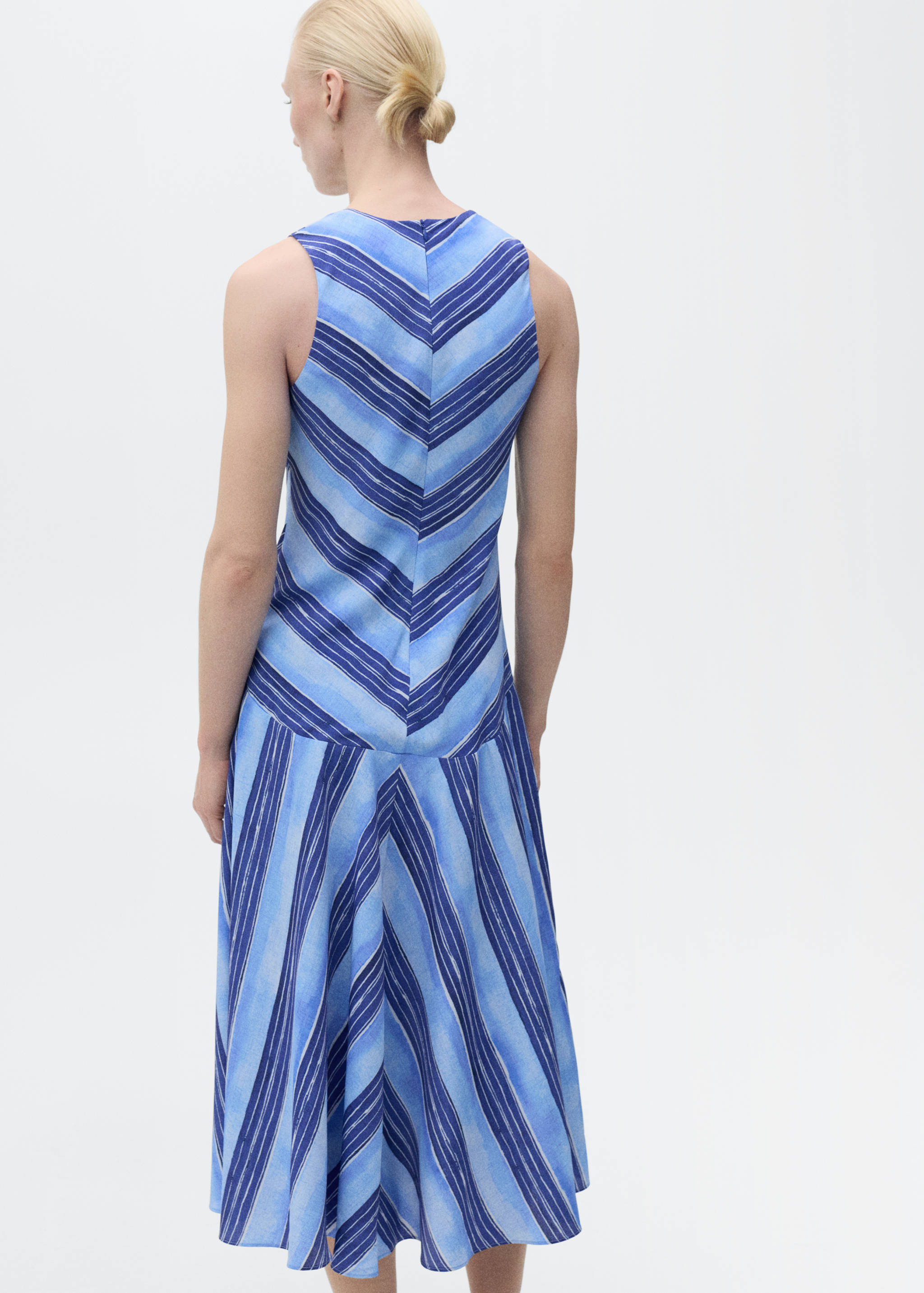 Vestido às riscas evasê - Verso do artigo