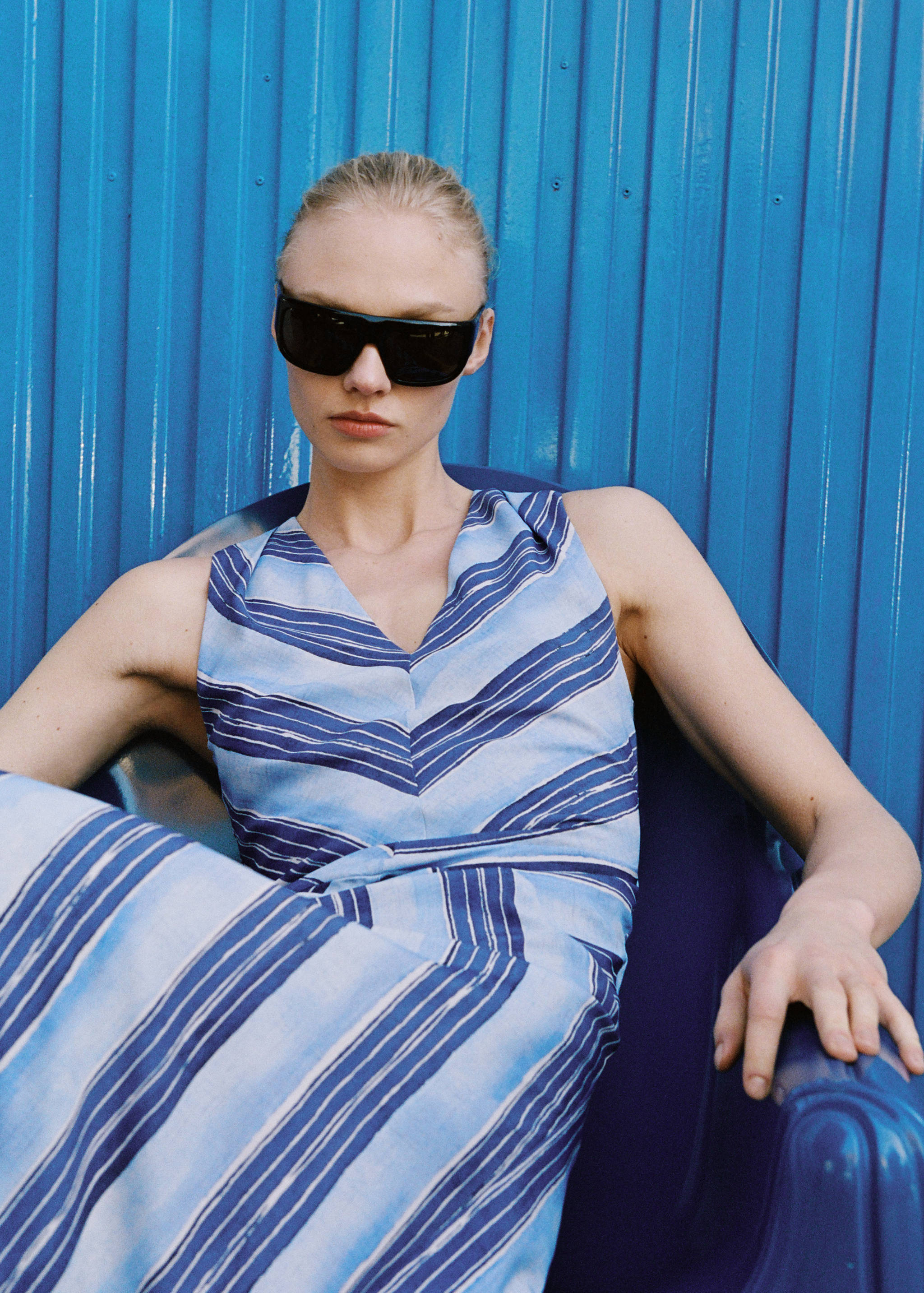 Vestido às riscas evasê - Pormenor do artigo 7