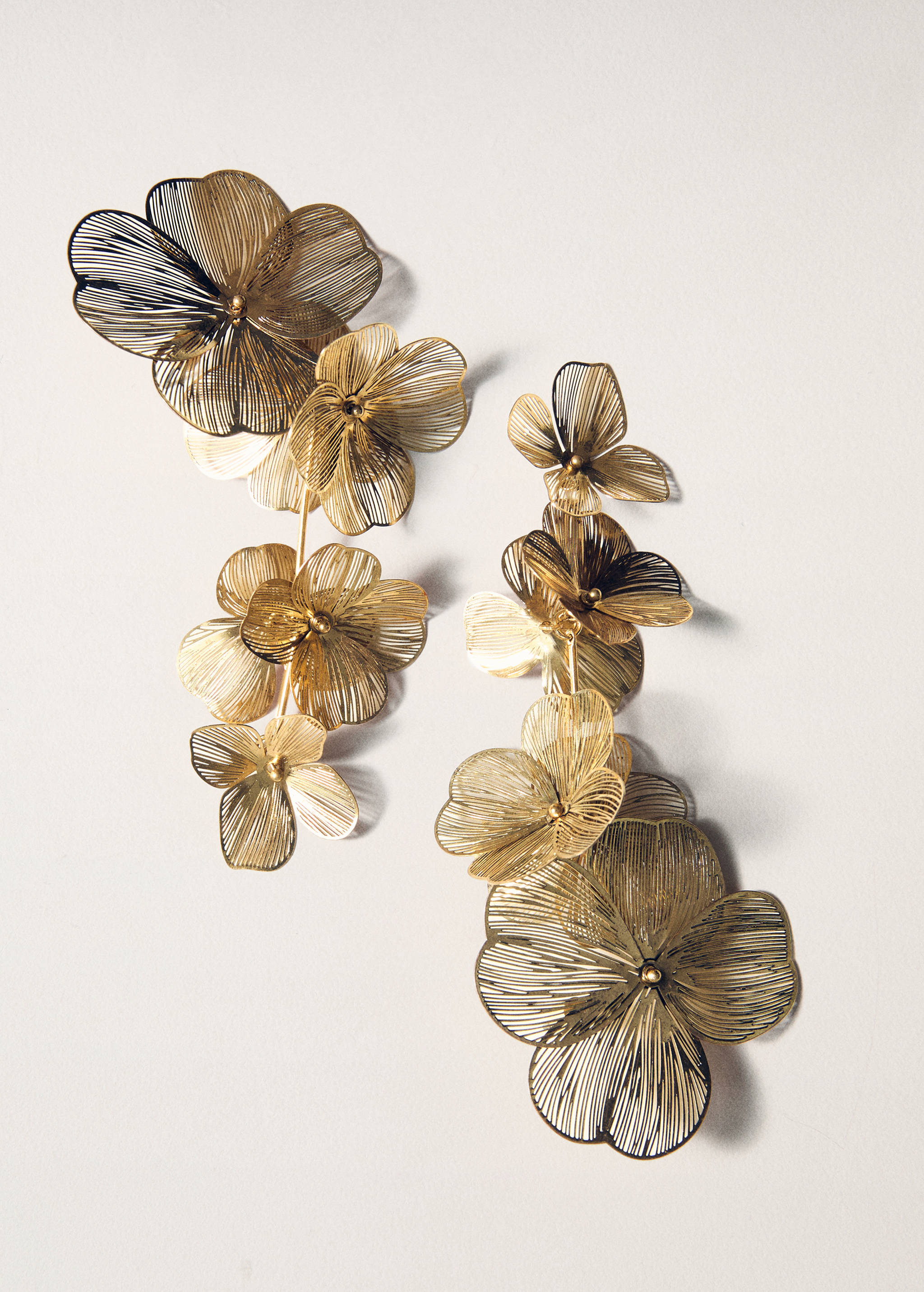 Hanging floral earrings - Details of the article 5