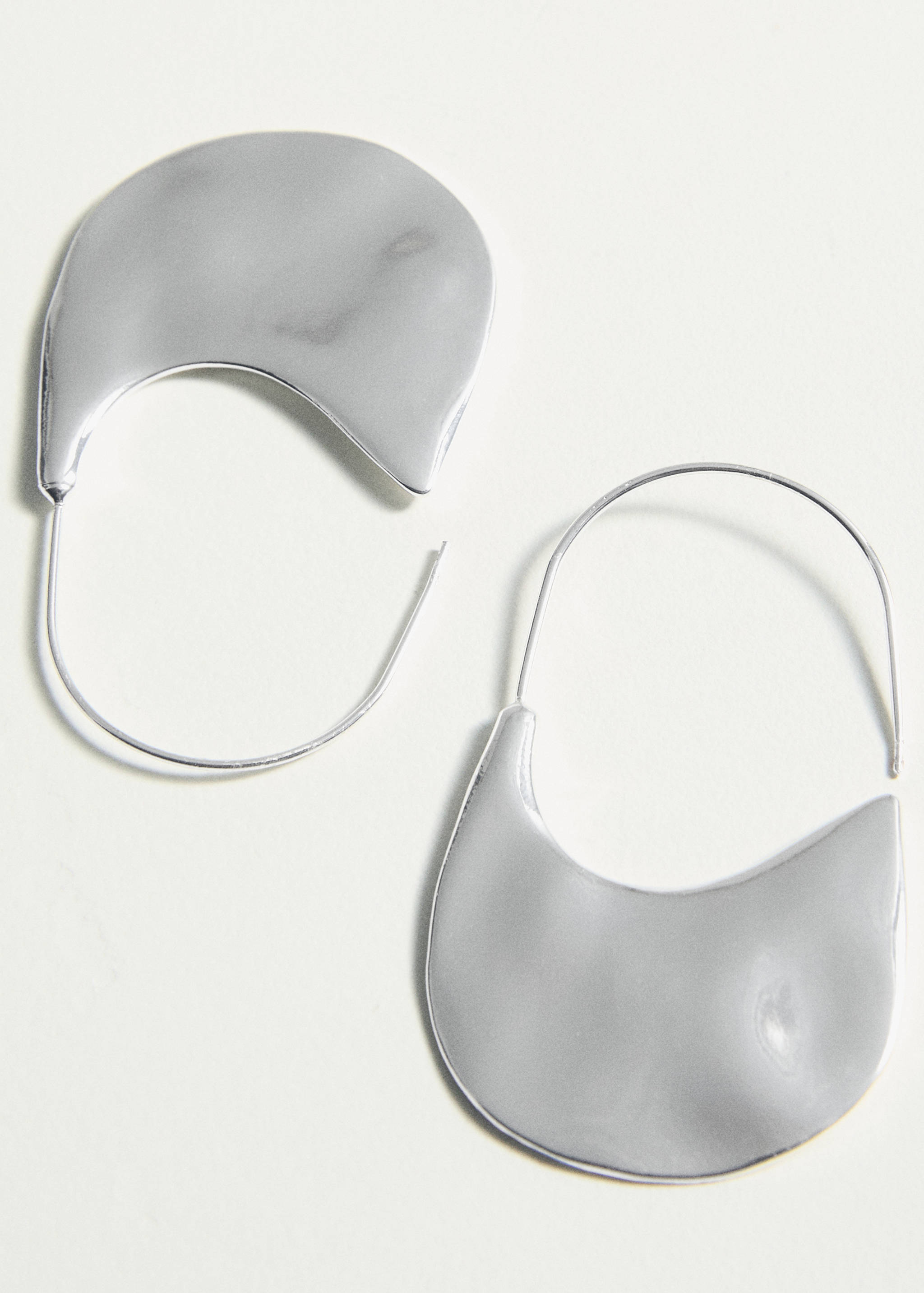 Oval-design earrings - Details of the article 5