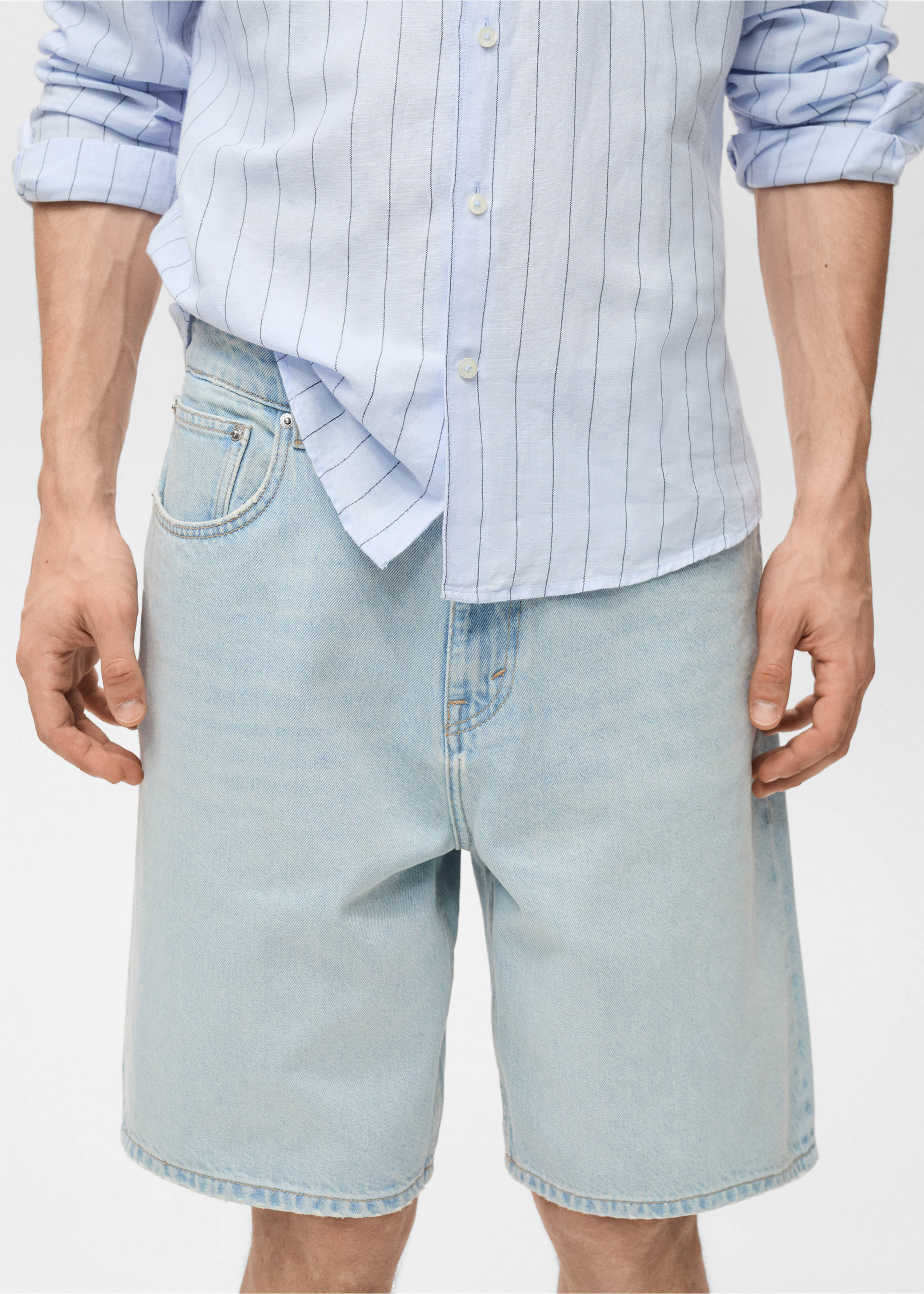 Bermudas vaqueras relaxed fit - Detalle del artículo 1, Azul claro. Ref: 87007894-00.