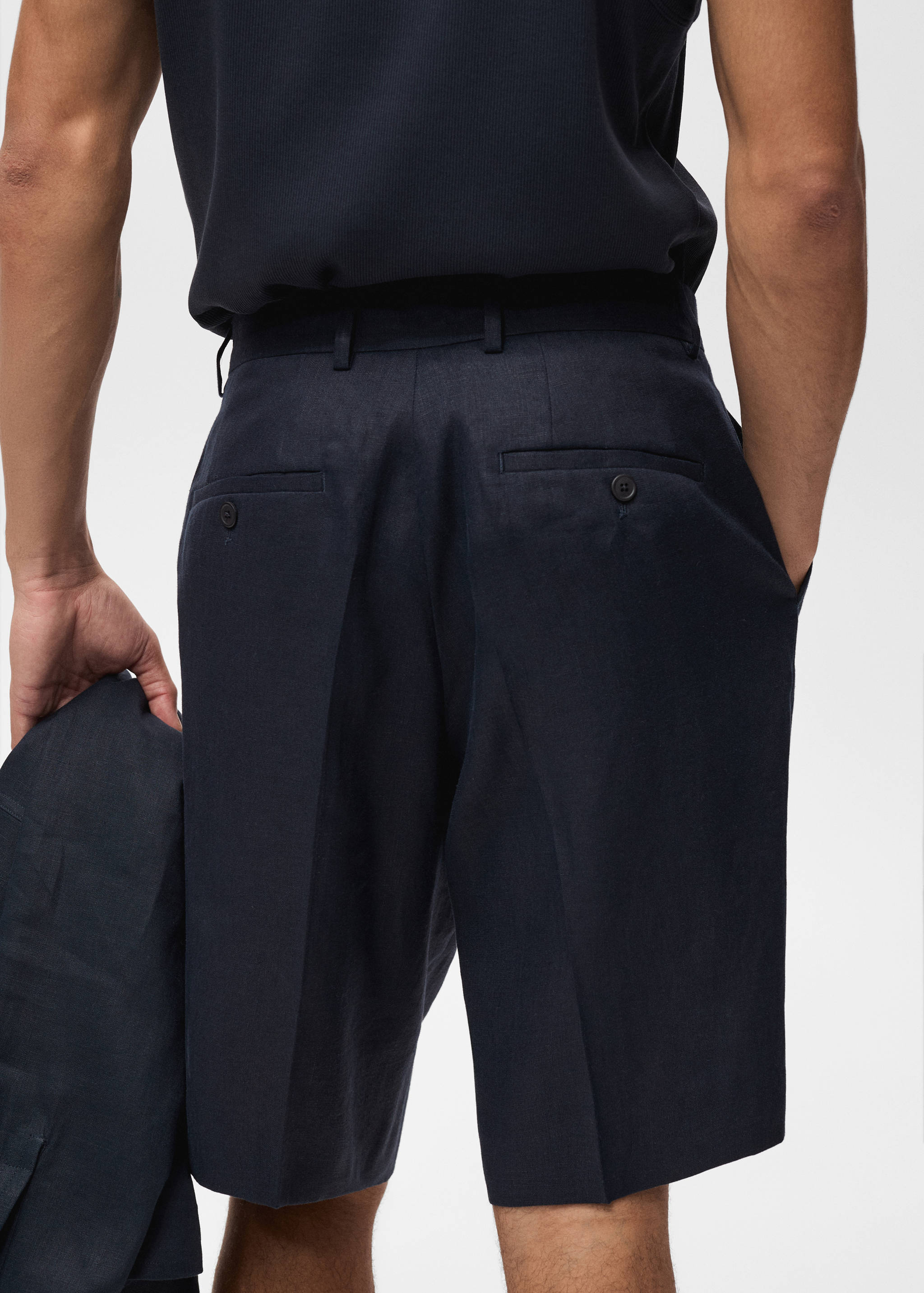 修身版型100%亚麻百慕大短裤 - null