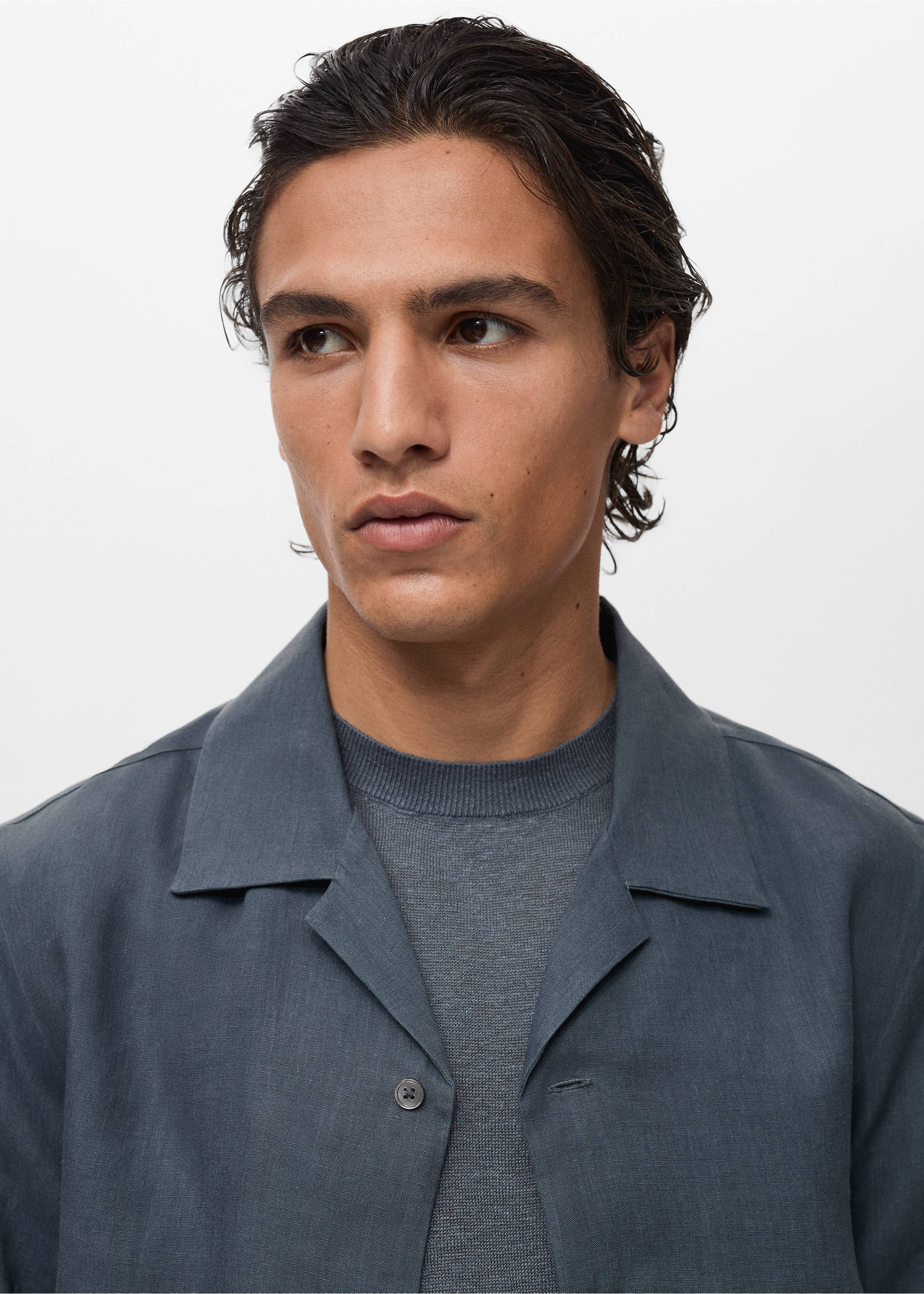 100% linen bowling-collar shirt - Details of the article 1, Petrol Blue. Ref: 87007909-00.
