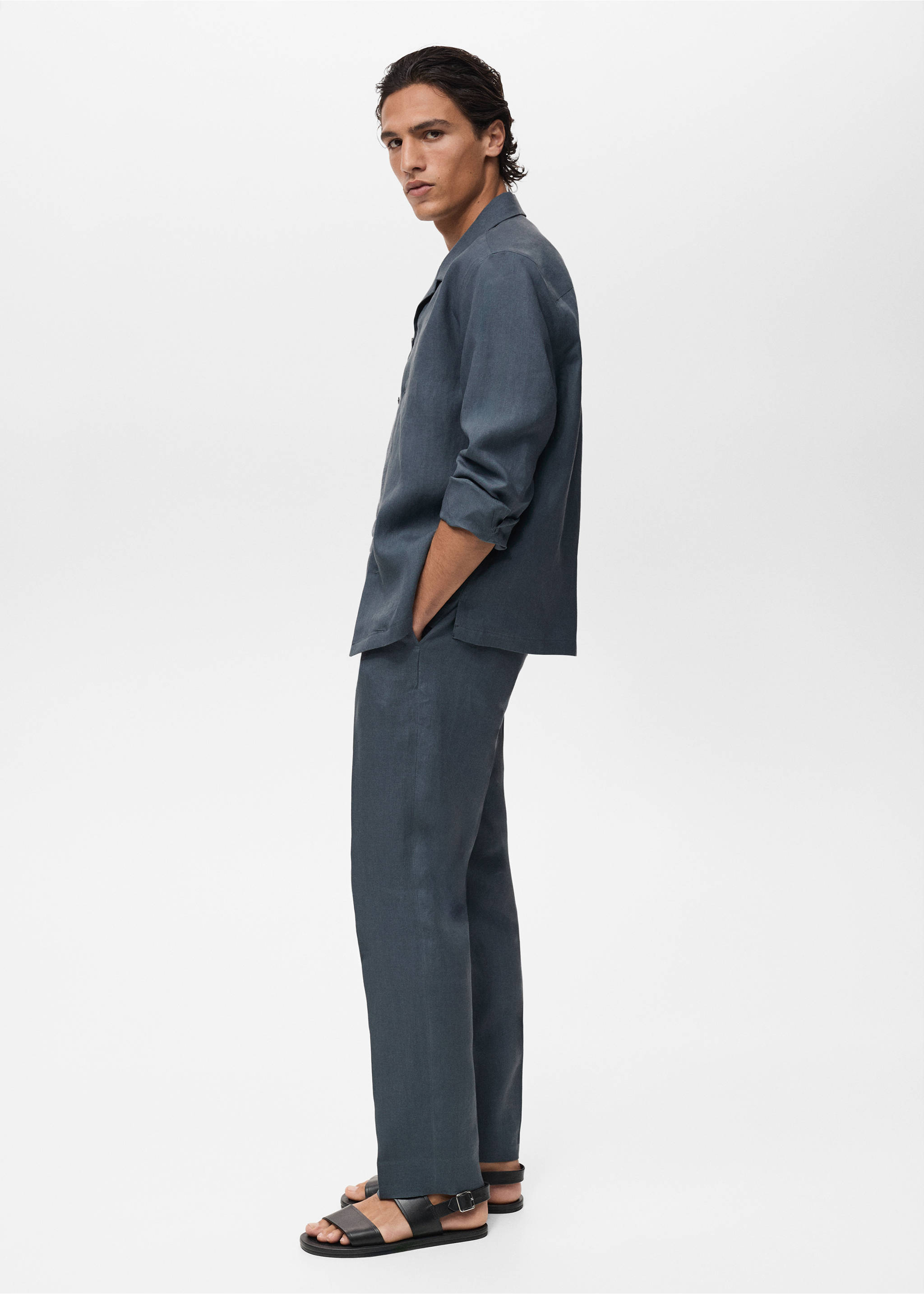 100% linen bowling-collar shirt - Details of the article 2, Petrol Blue. Ref: 87007909-00.