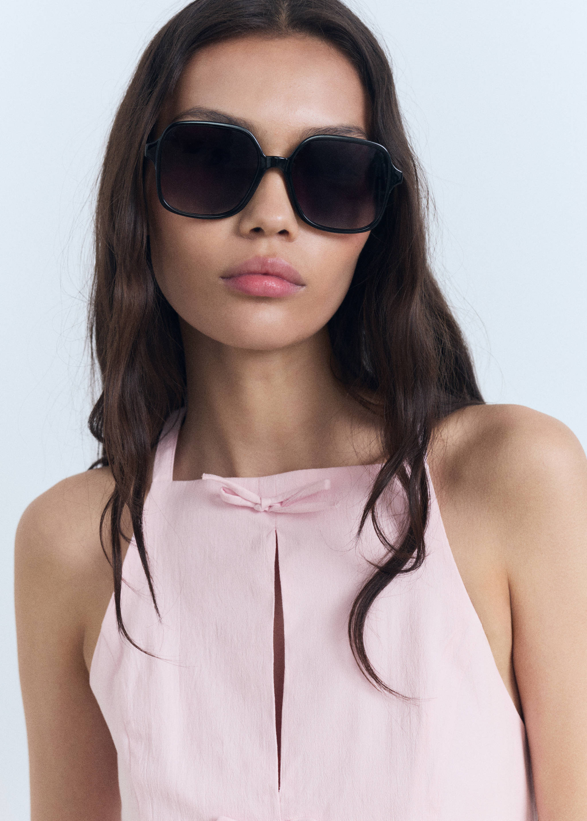 Atasan halter dengan tali - Tampilan Sedang