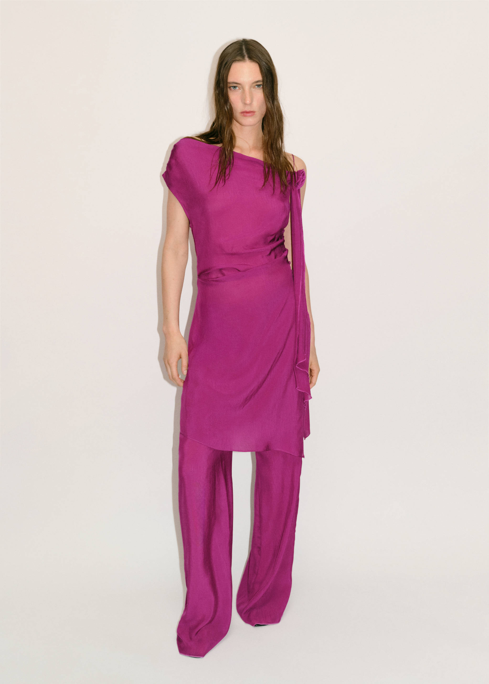 Long top with flower detail - General plane