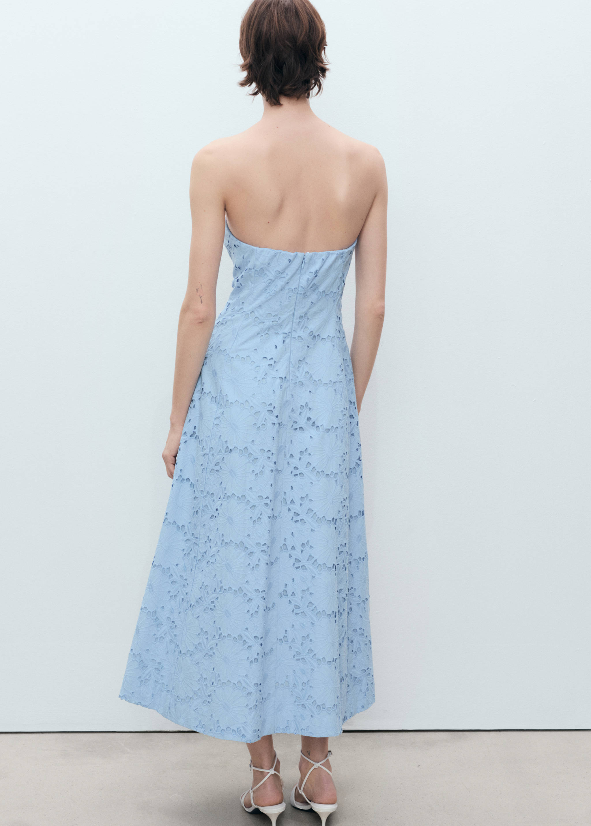 English embroidered strapless dress - Reverse of the article