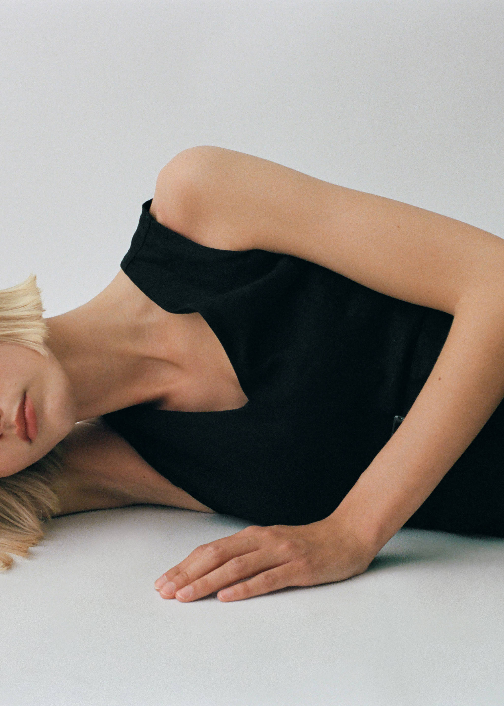 Lniana sukienka midi z paskiem - Szczegóły artykułu 9