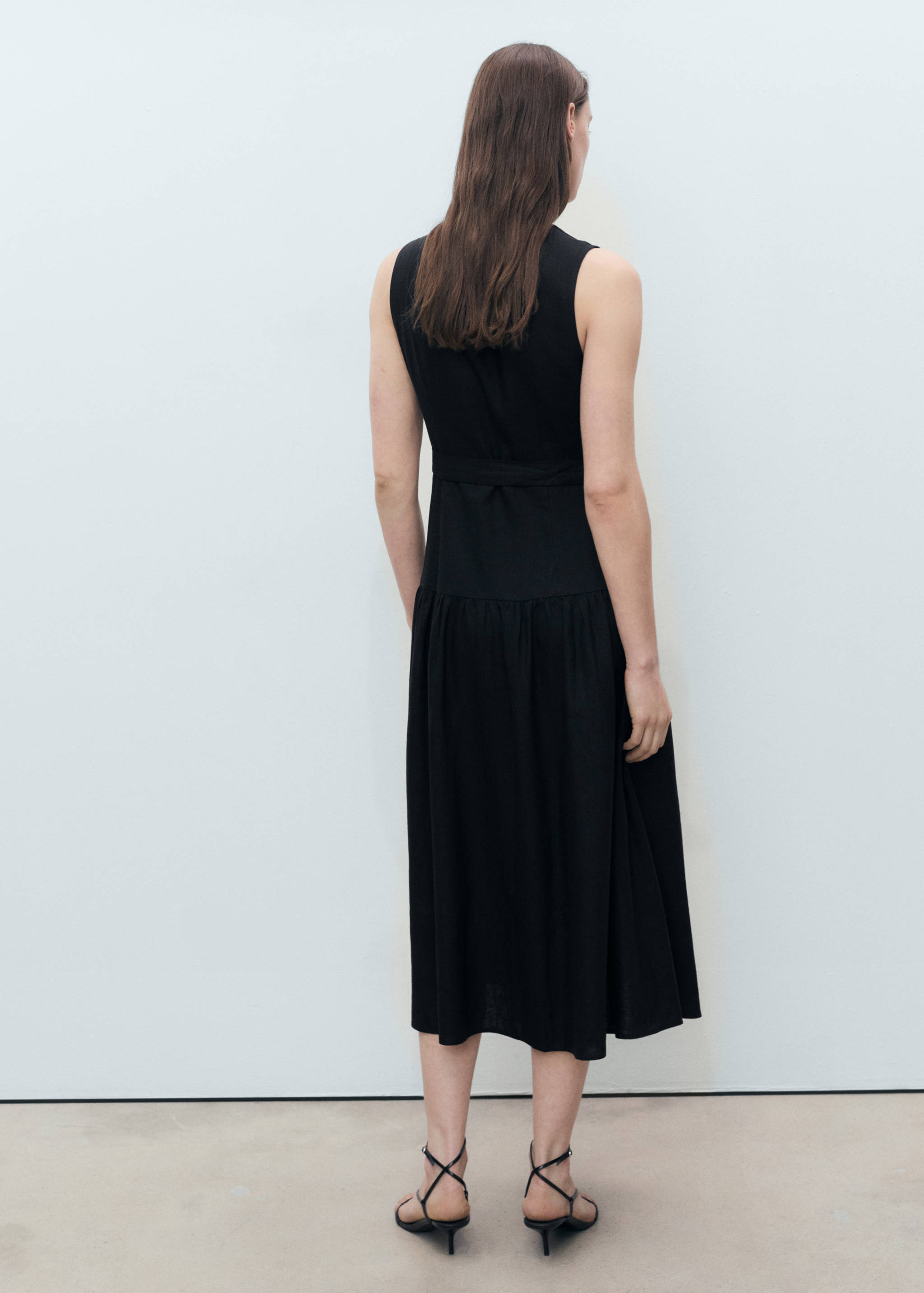 Linen midi-dress with belt - Reverse of the article