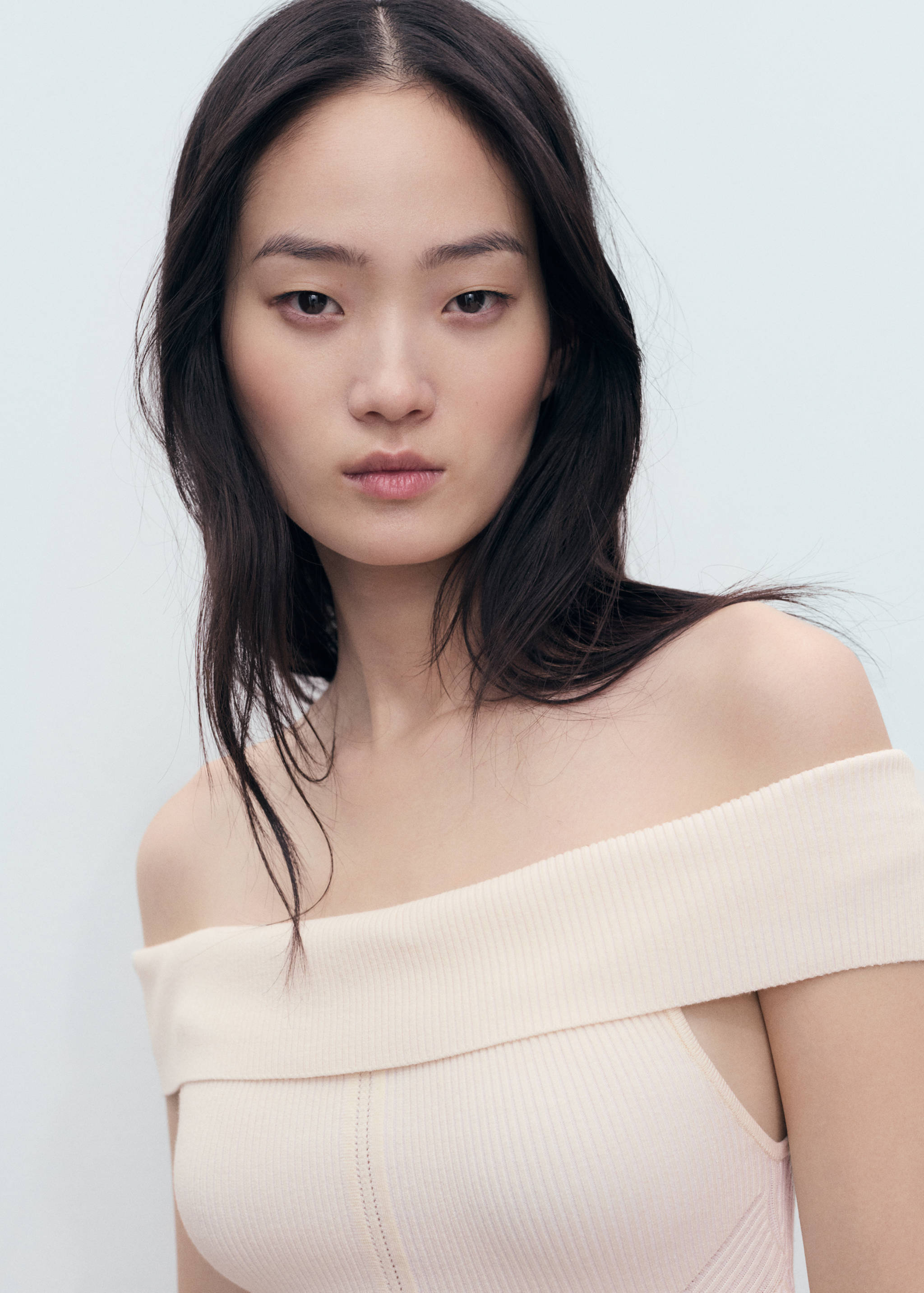 Vestido combinado com pormenores bordados - Pormenor do artigo 1