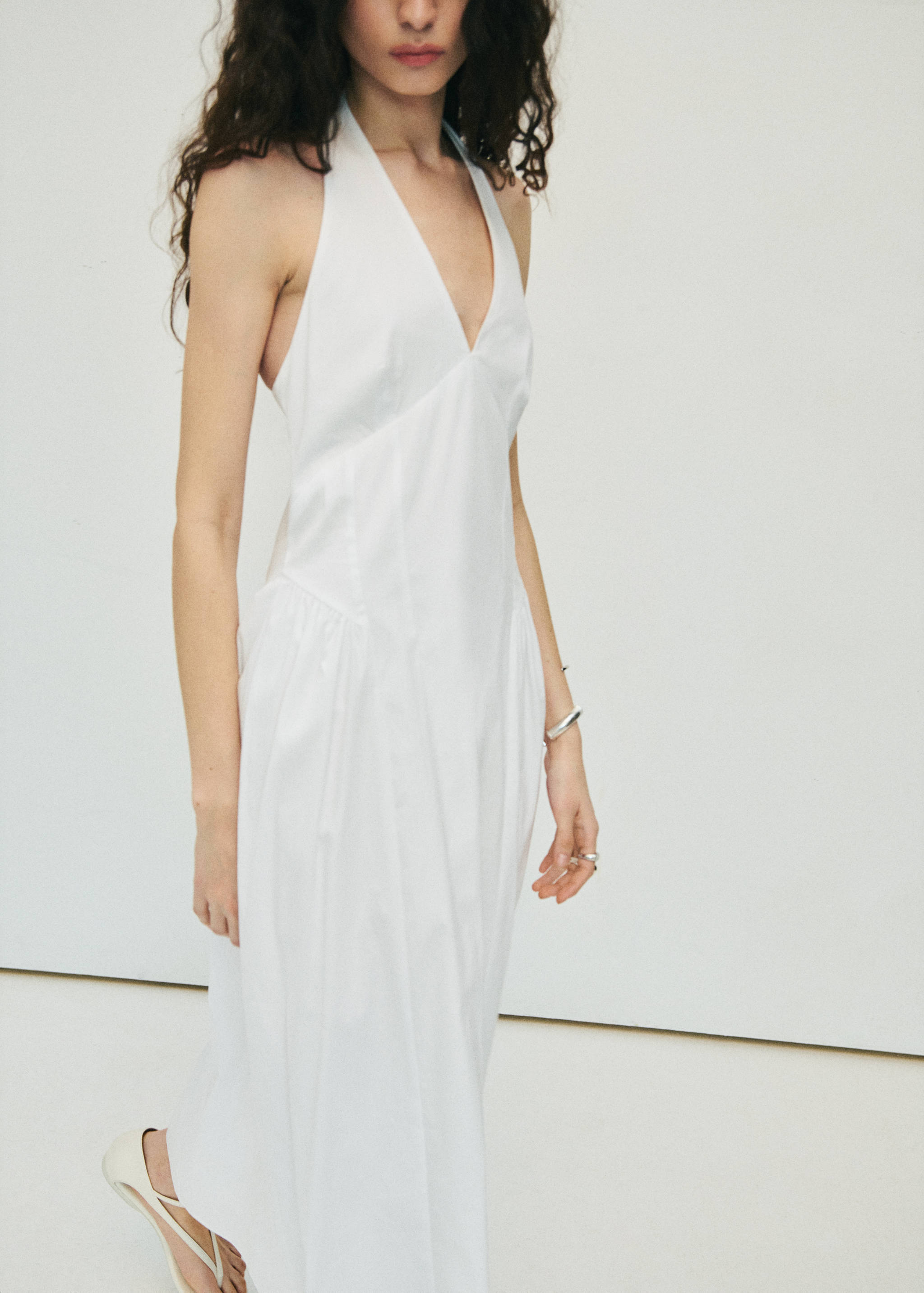 Midiklänning i bomull med halterneck - Detaljer om artikeln 6