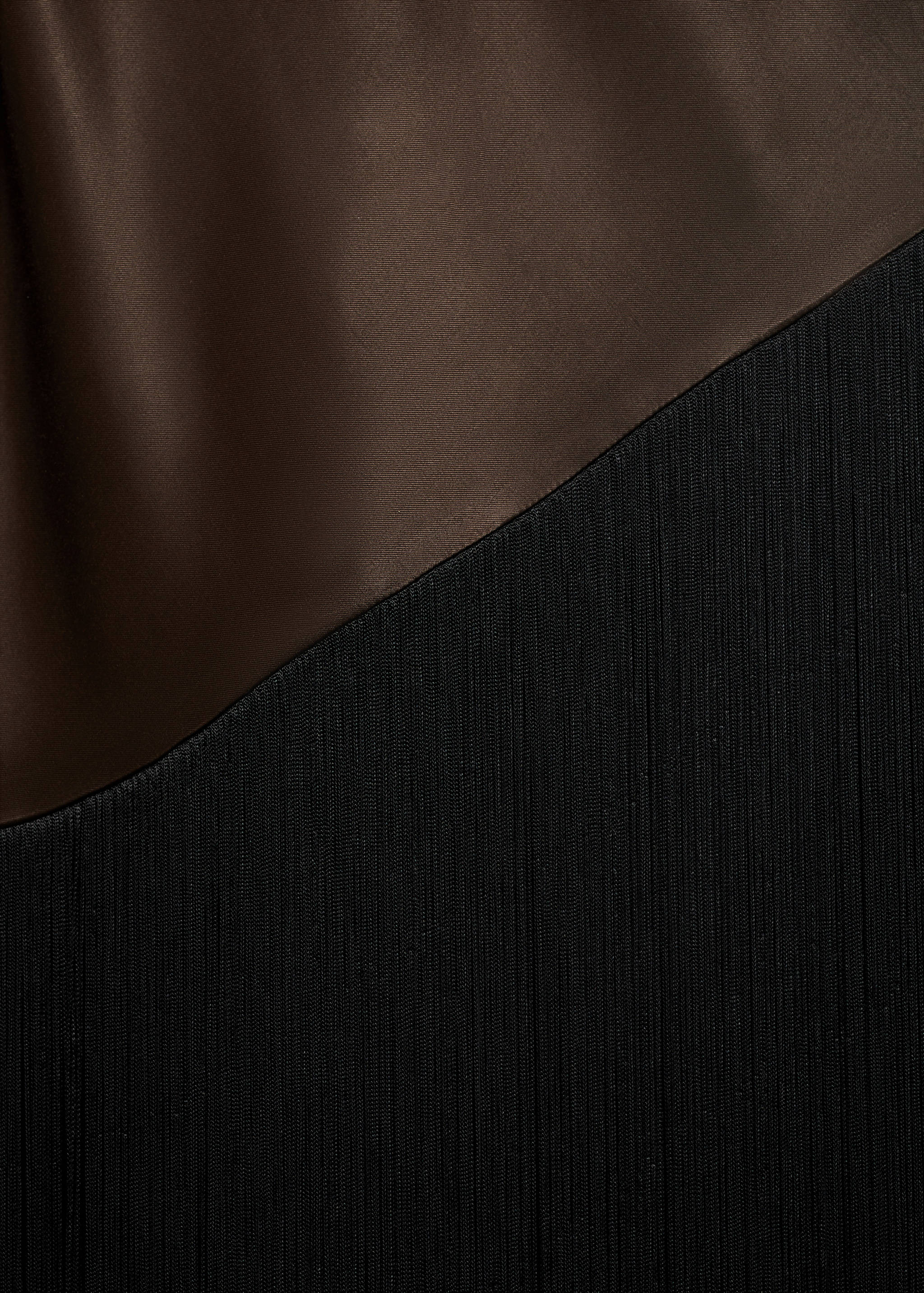 Vestido acetinado assimétrico com franjas - Pormenor do artigo 0